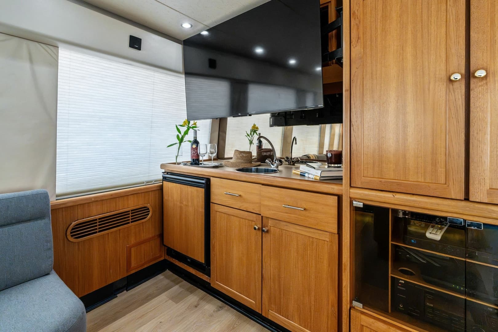 2001 Pacific Mariner 65