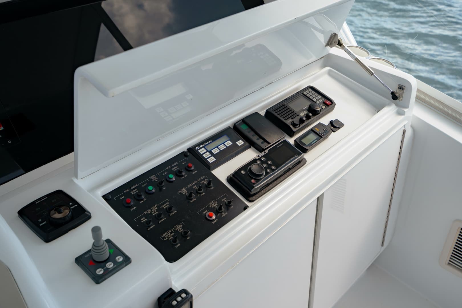2004 Hatteras 54 Convertible