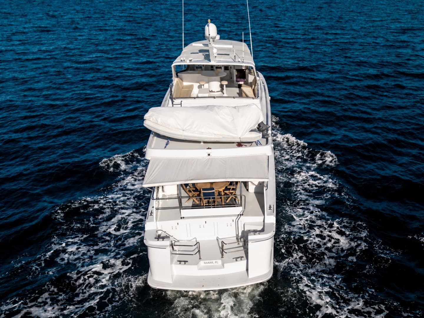 2000 Hatteras Cockpit Motoryacht