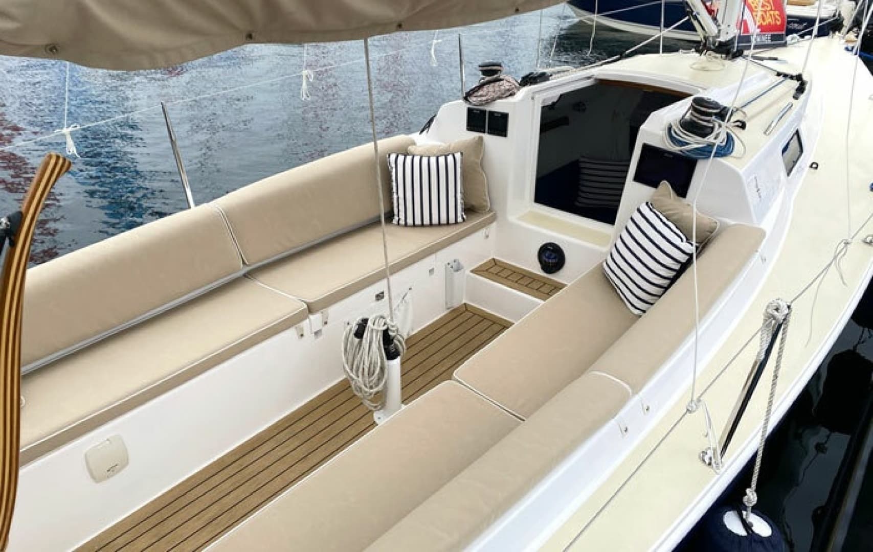 2022 J Boats J9