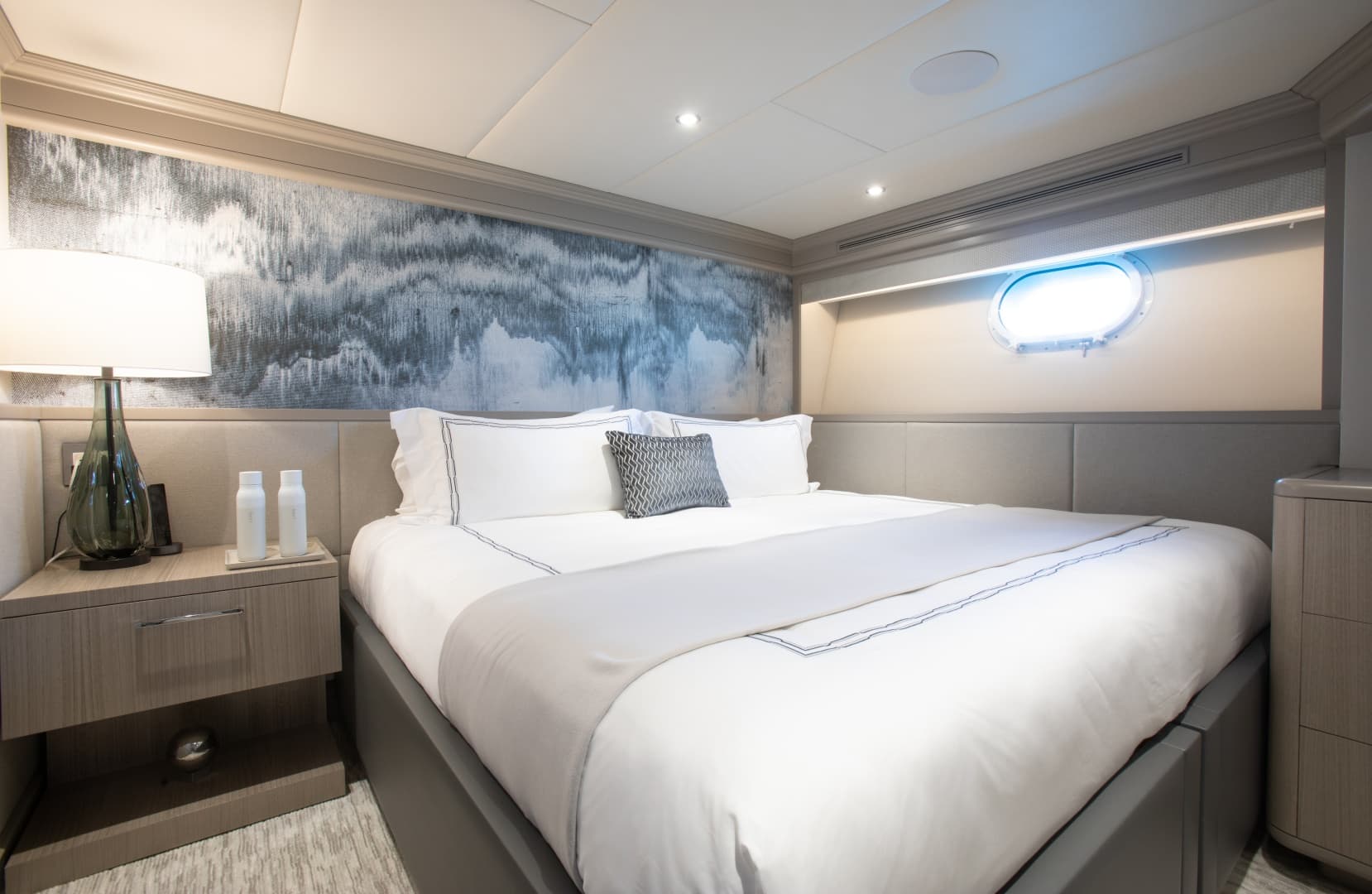 2000 Trinity Yachts 