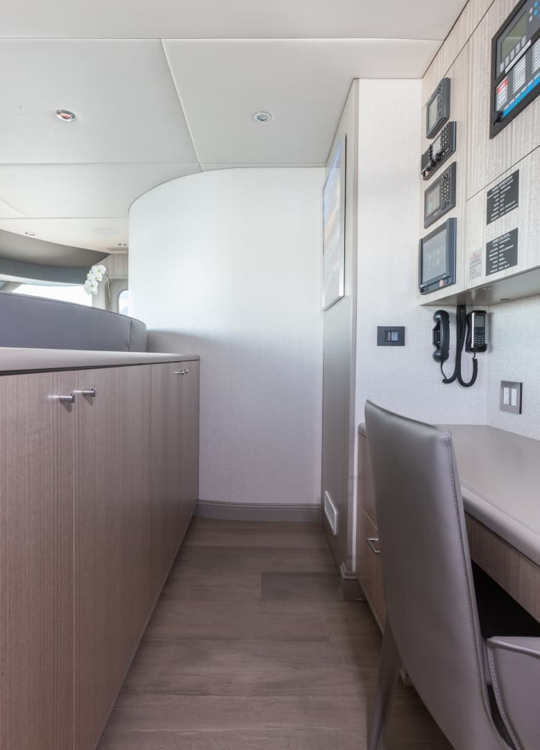 2000 Trinity Yachts 