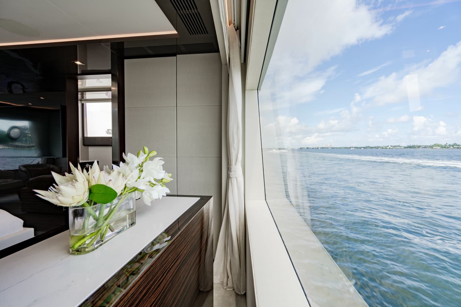 2023 Ocean Alexander 32 Explorer