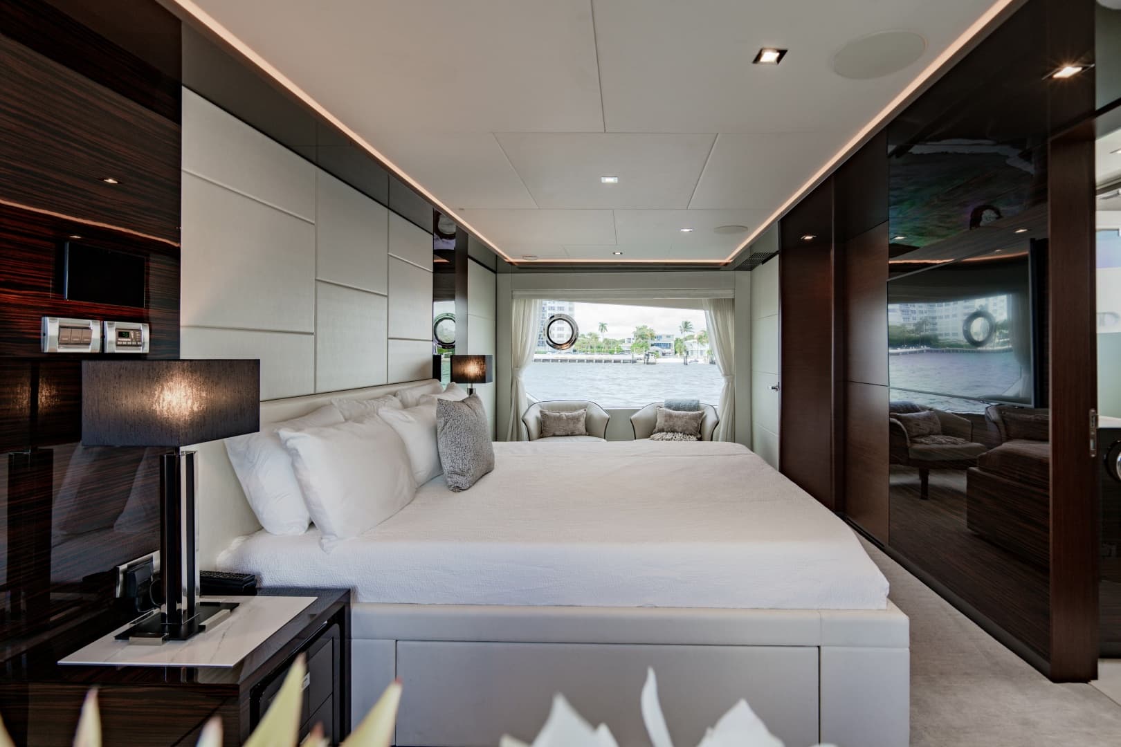 2023 Ocean Alexander 32 Explorer