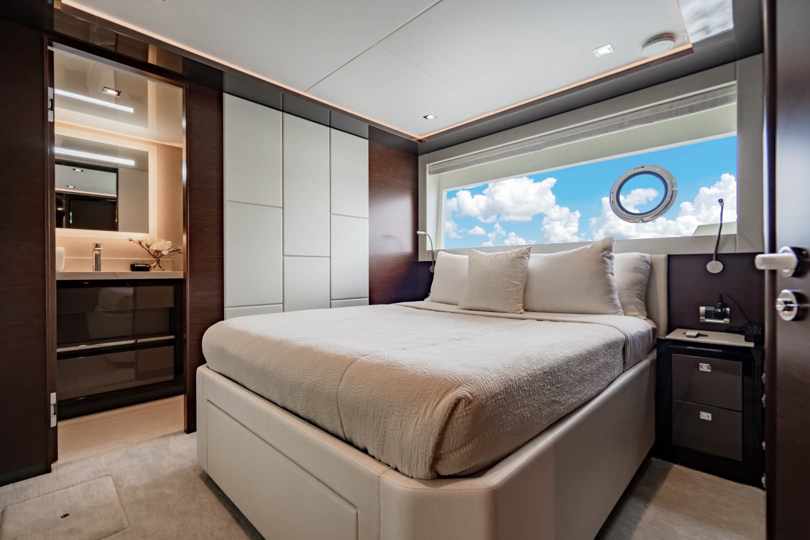 2023 Ocean Alexander 32 Explorer