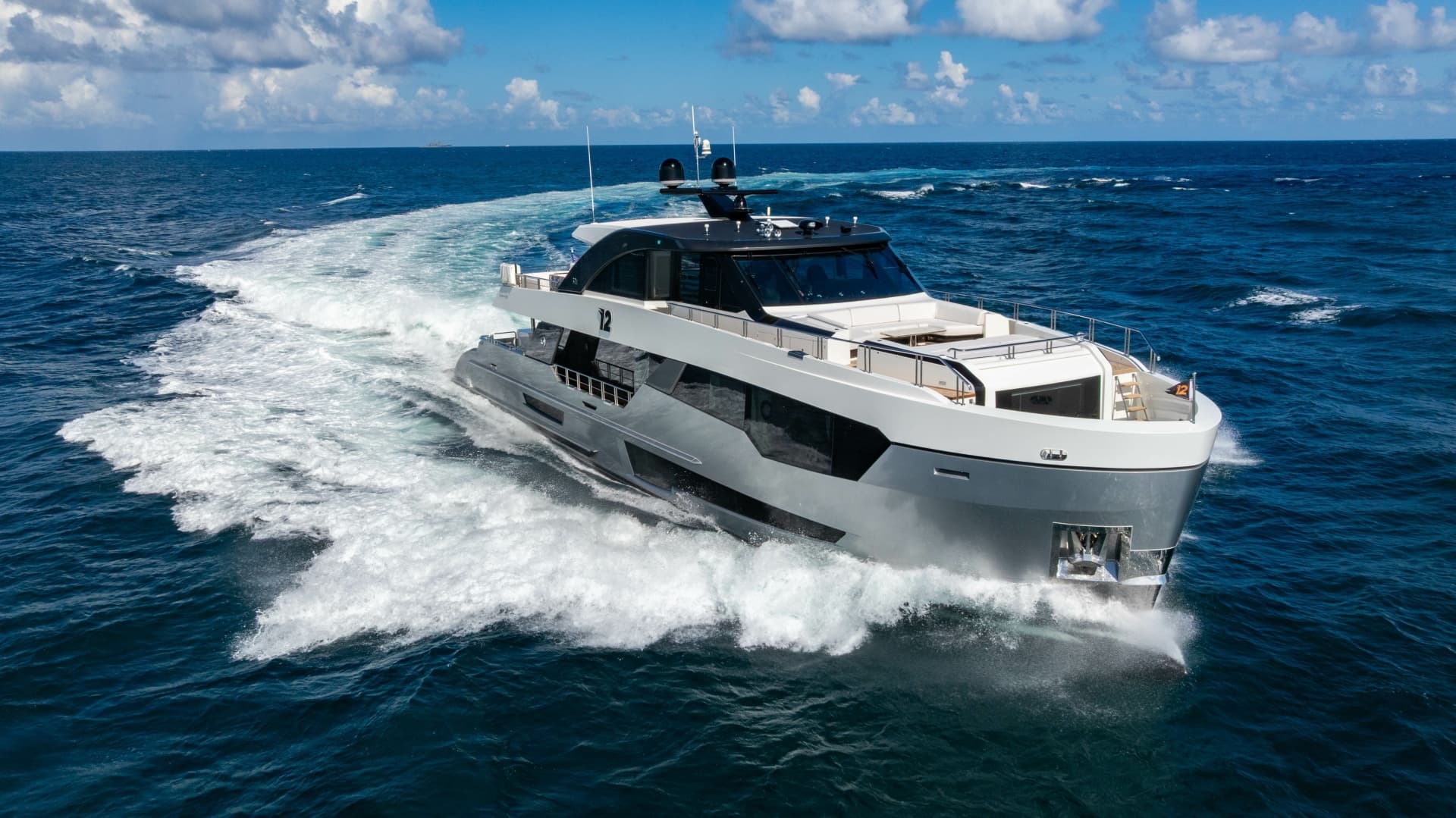 2023 Ocean Alexander 32 Explorer