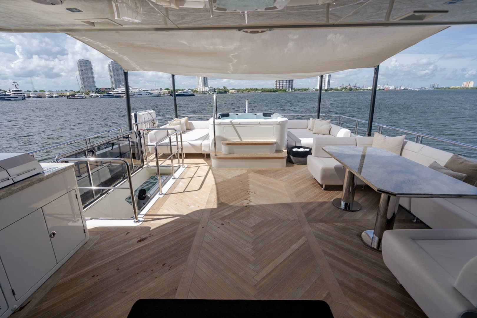 2023 Ocean Alexander 32 Explorer