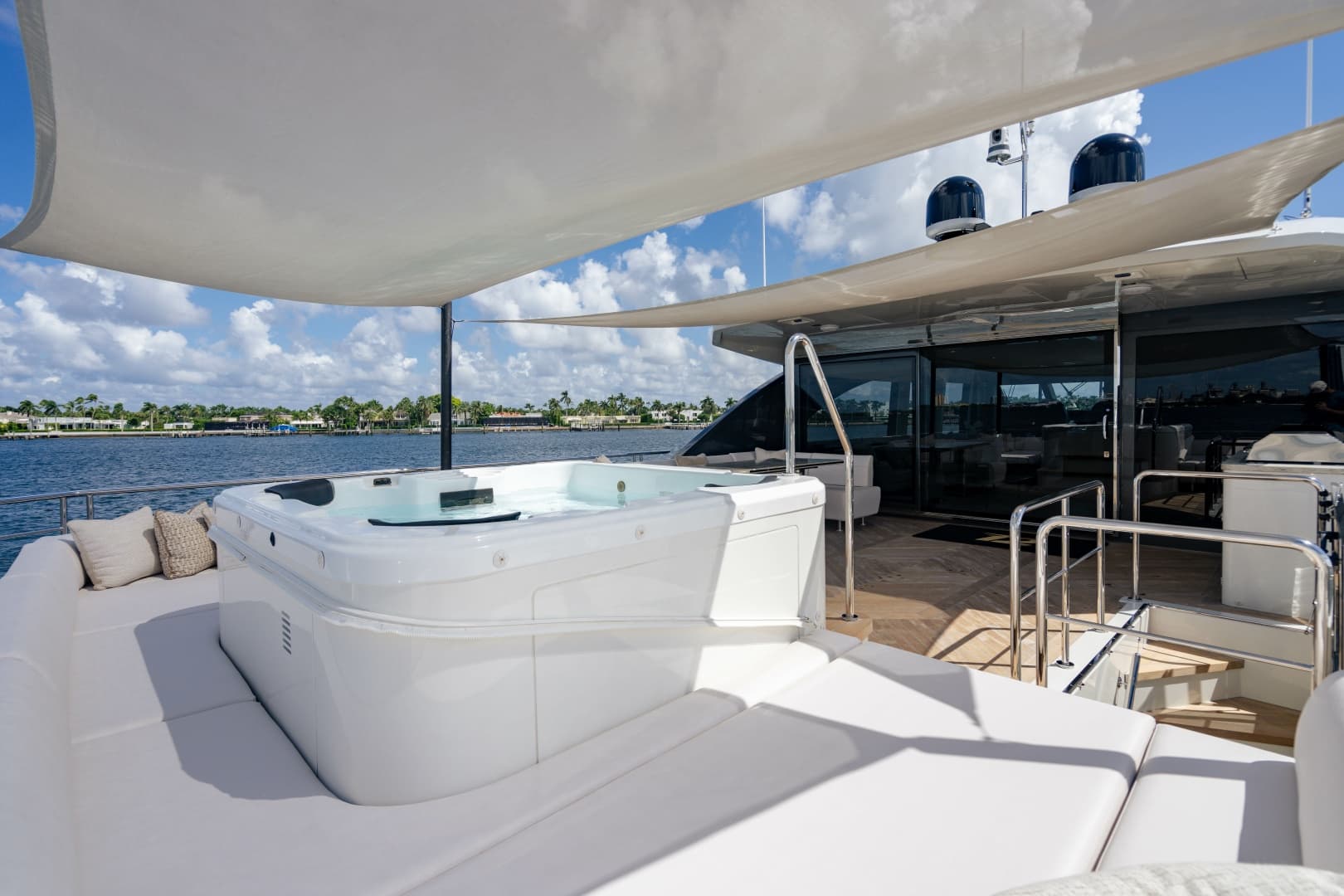 2023 Ocean Alexander 32 Explorer