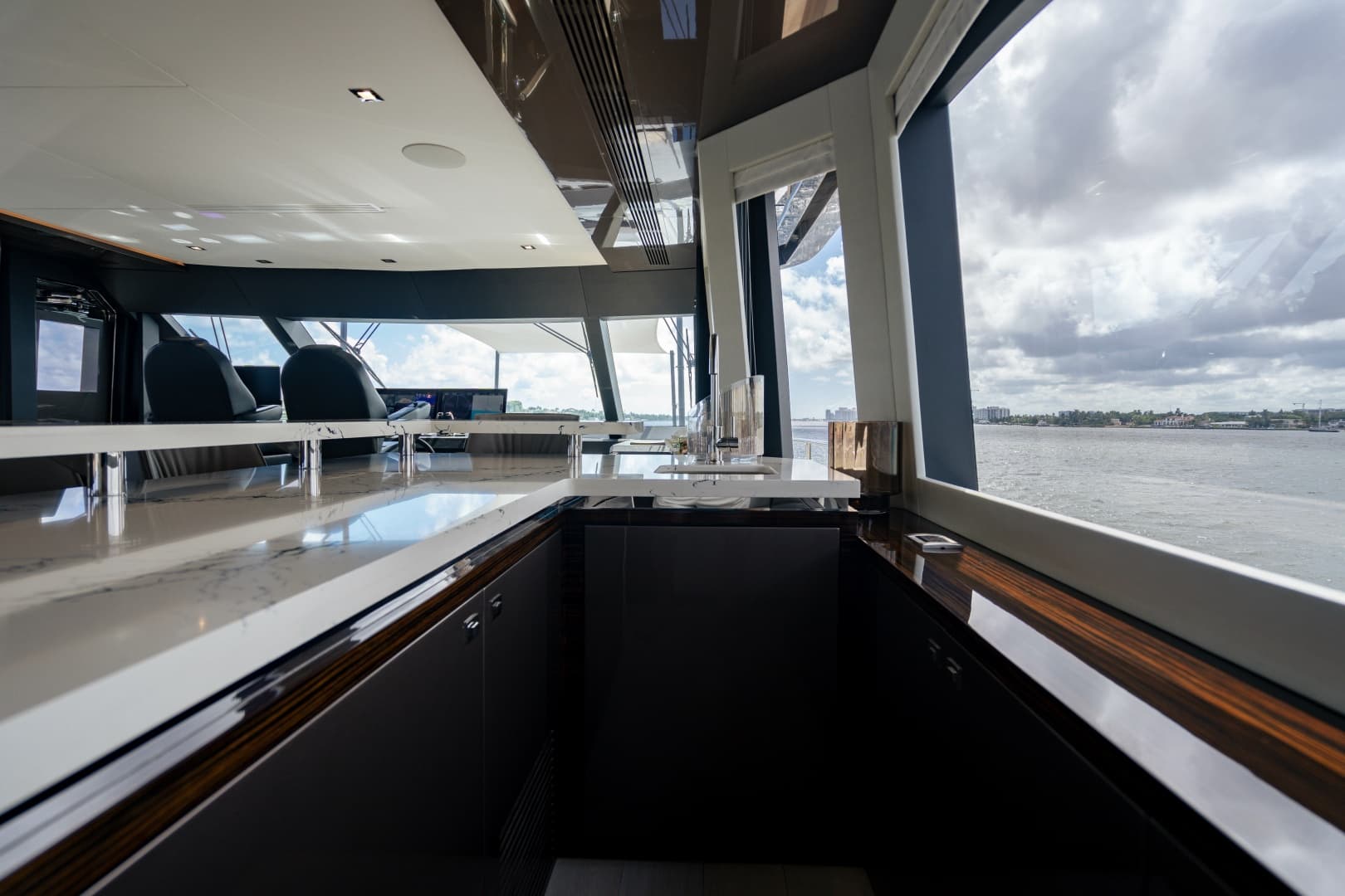 2023 Ocean Alexander 32 Explorer