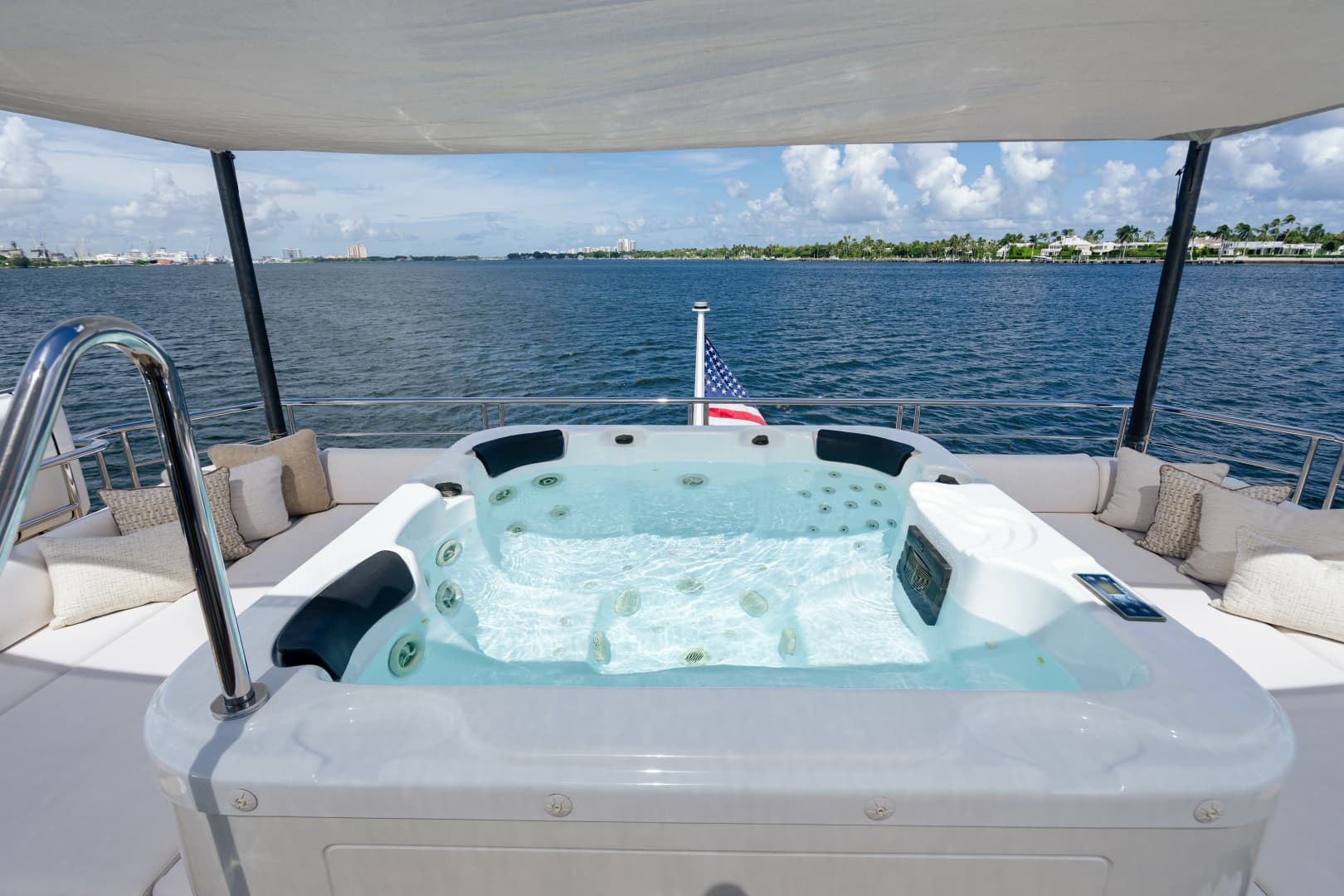 2023 Ocean Alexander 32 Explorer