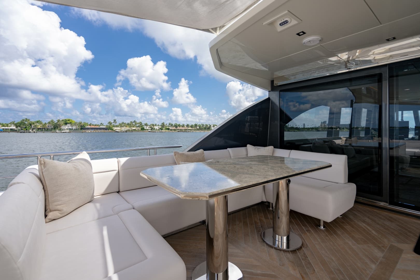 2023 Ocean Alexander 32 Explorer