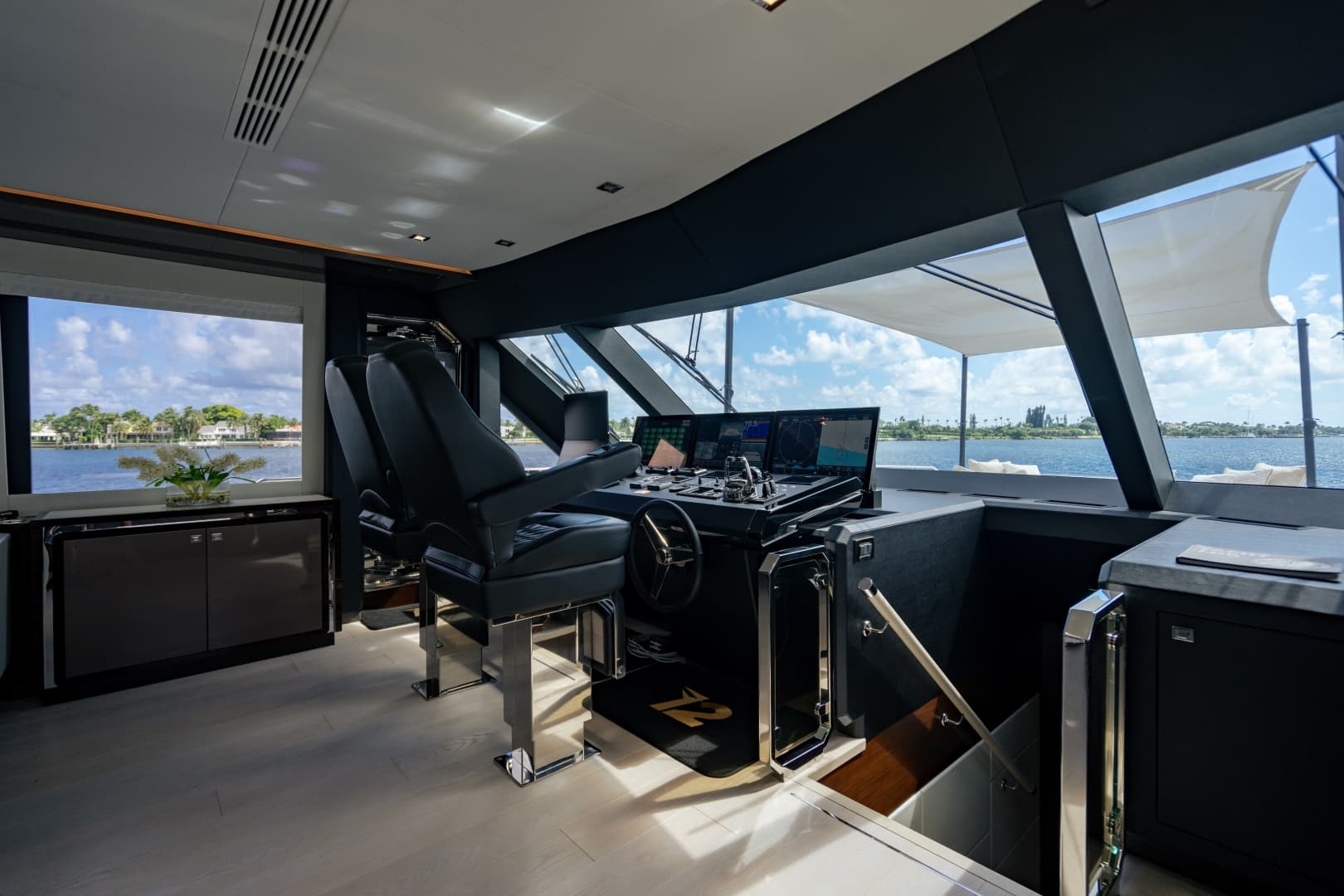 2023 Ocean Alexander 32 Explorer