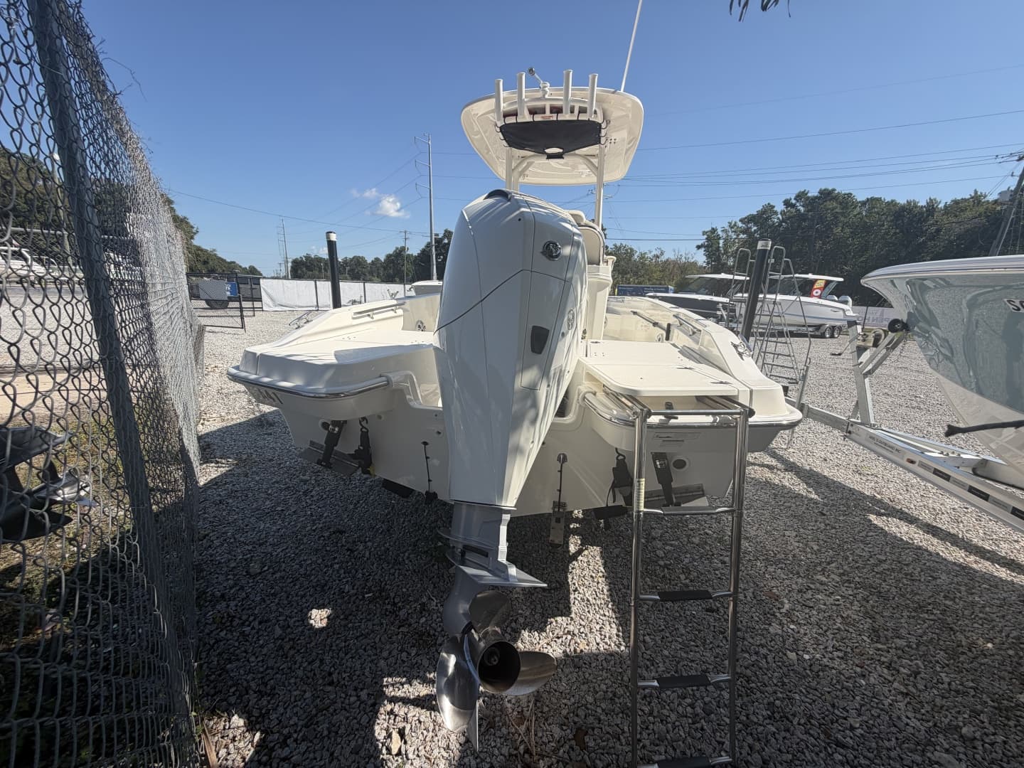 2022 Boston Whaler 220 Dauntless