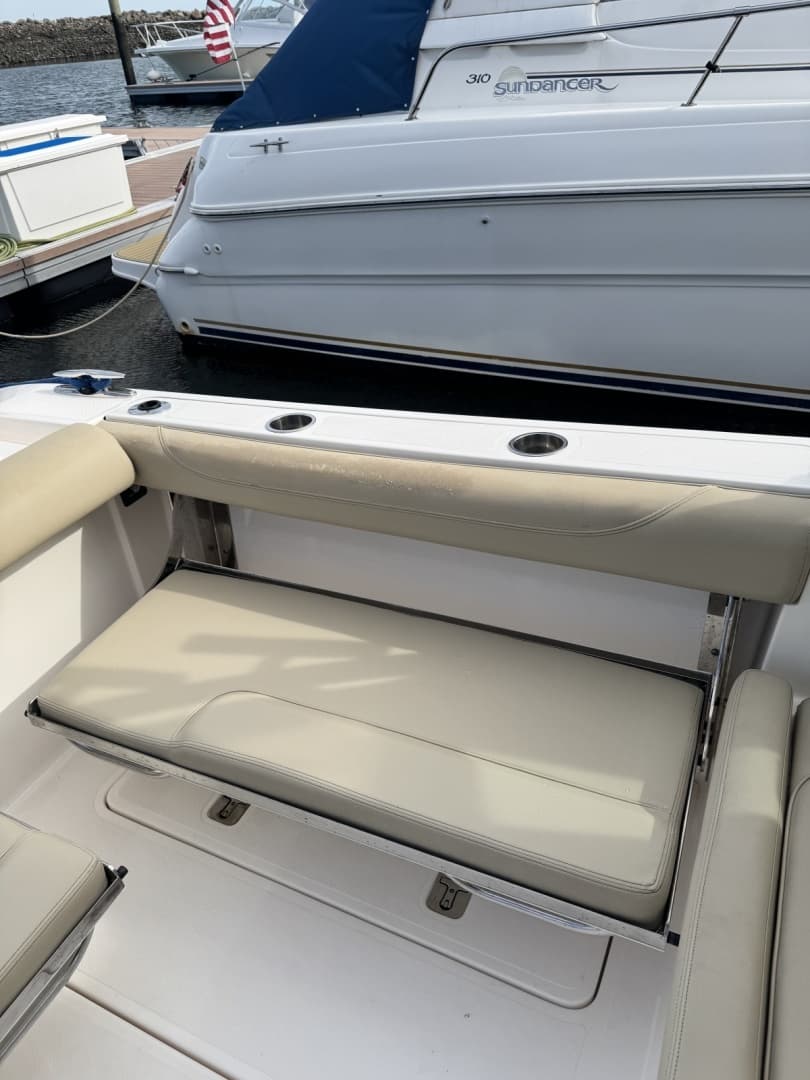 2016 Pursuit 325 DC