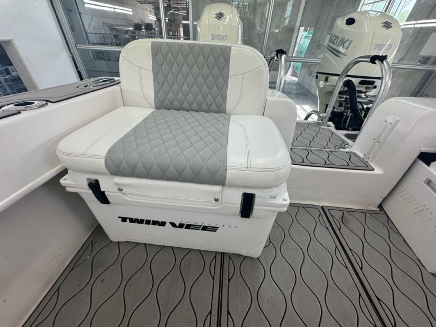 2020 Twin Vee 26 Viva SE