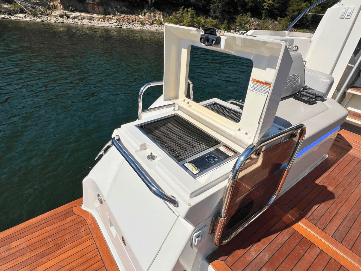 2018 Sea Ray FLY 520