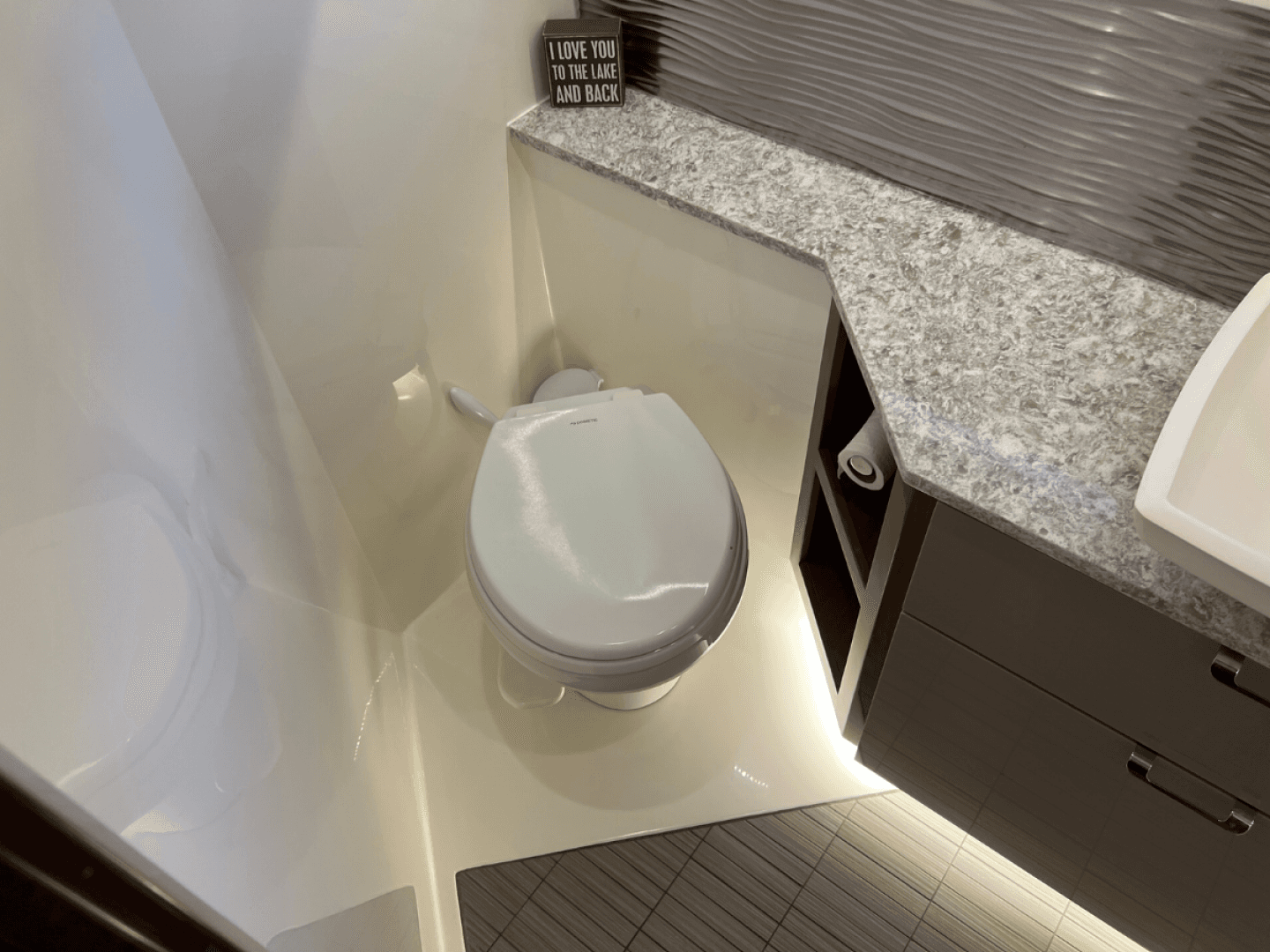 2018 Sea Ray FLY 520