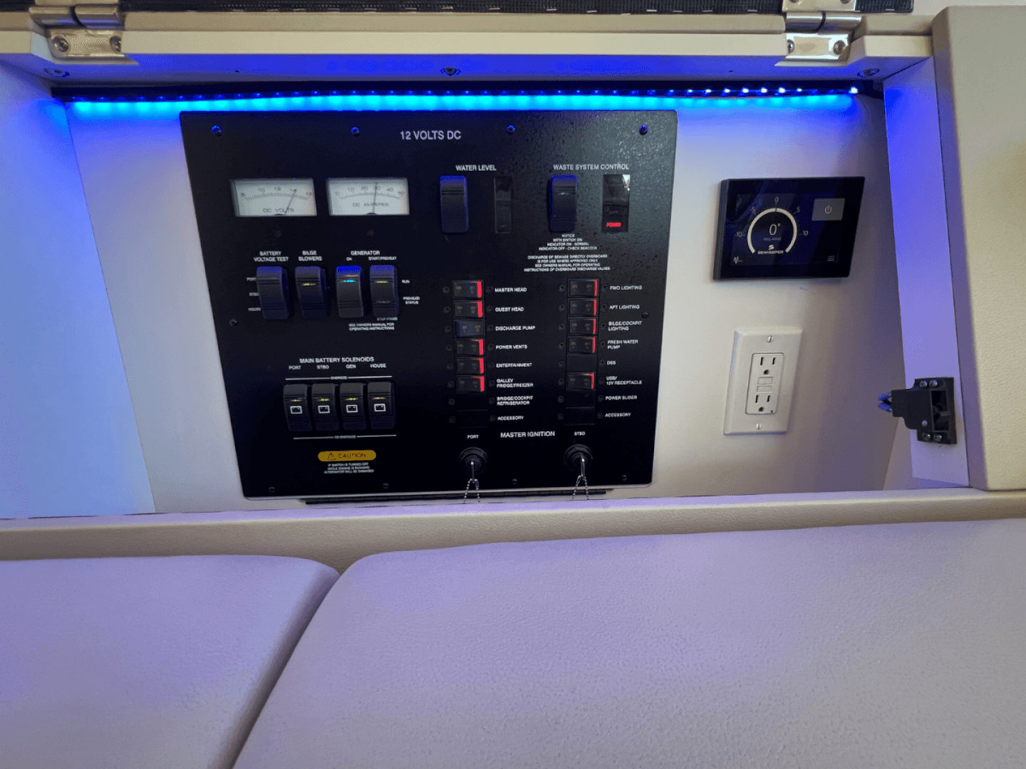 2018 Sea Ray FLY 520
