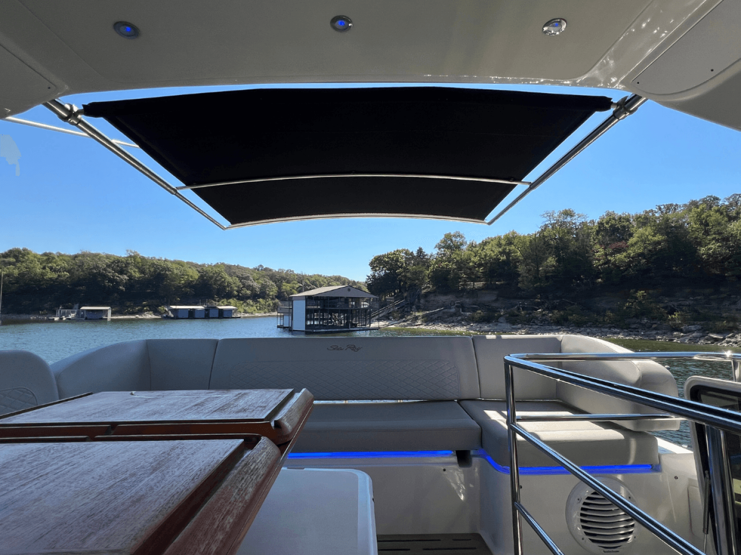 2018 Sea Ray FLY 520