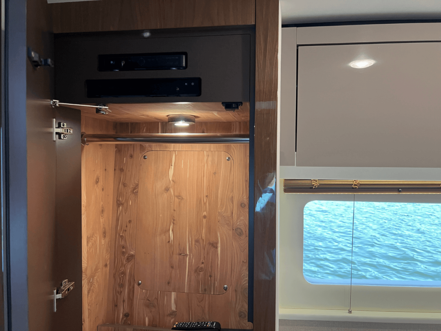 2018 Sea Ray FLY 520
