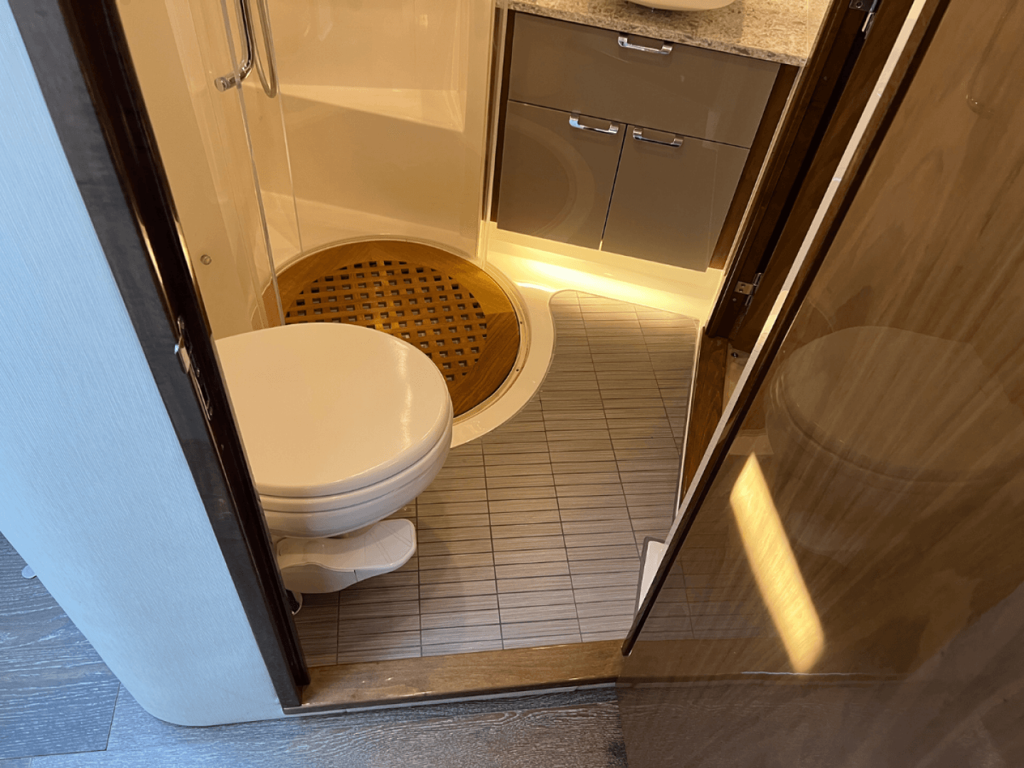 2018 Sea Ray FLY 520