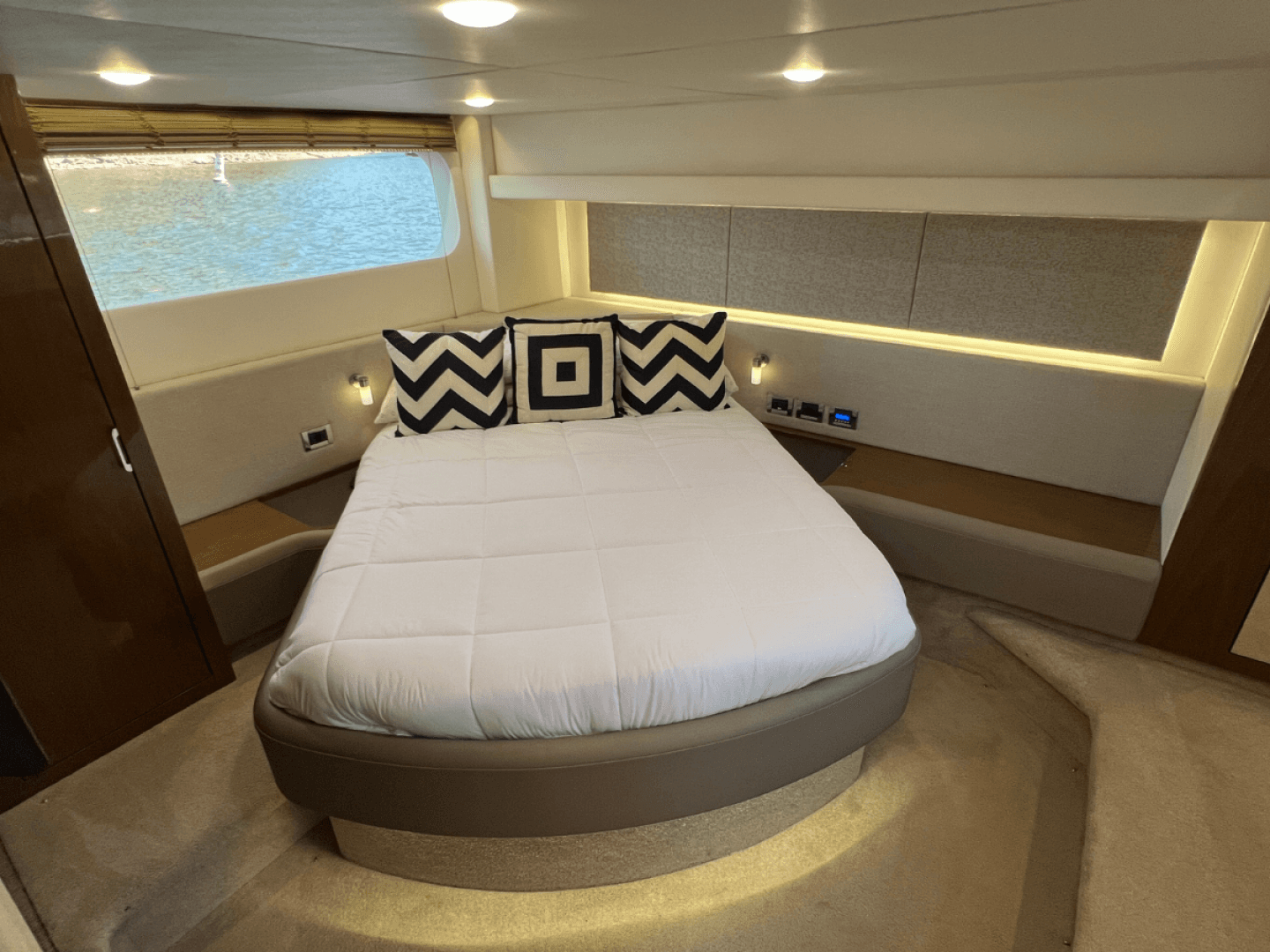 2018 Sea Ray FLY 520