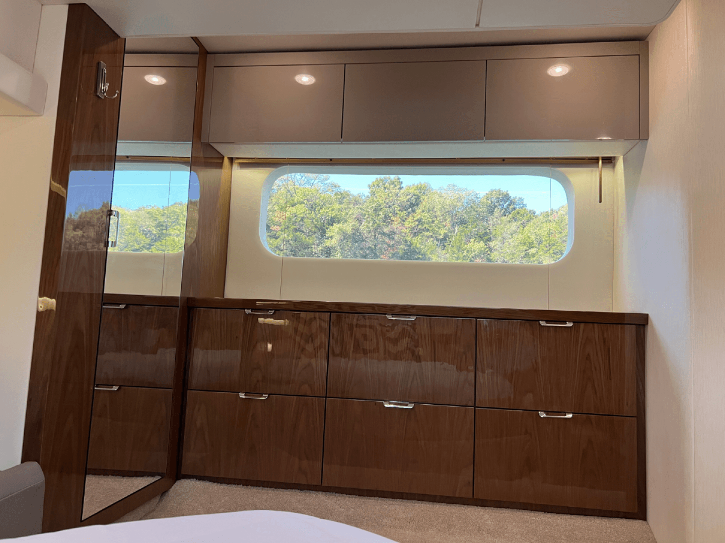 2018 Sea Ray FLY 520