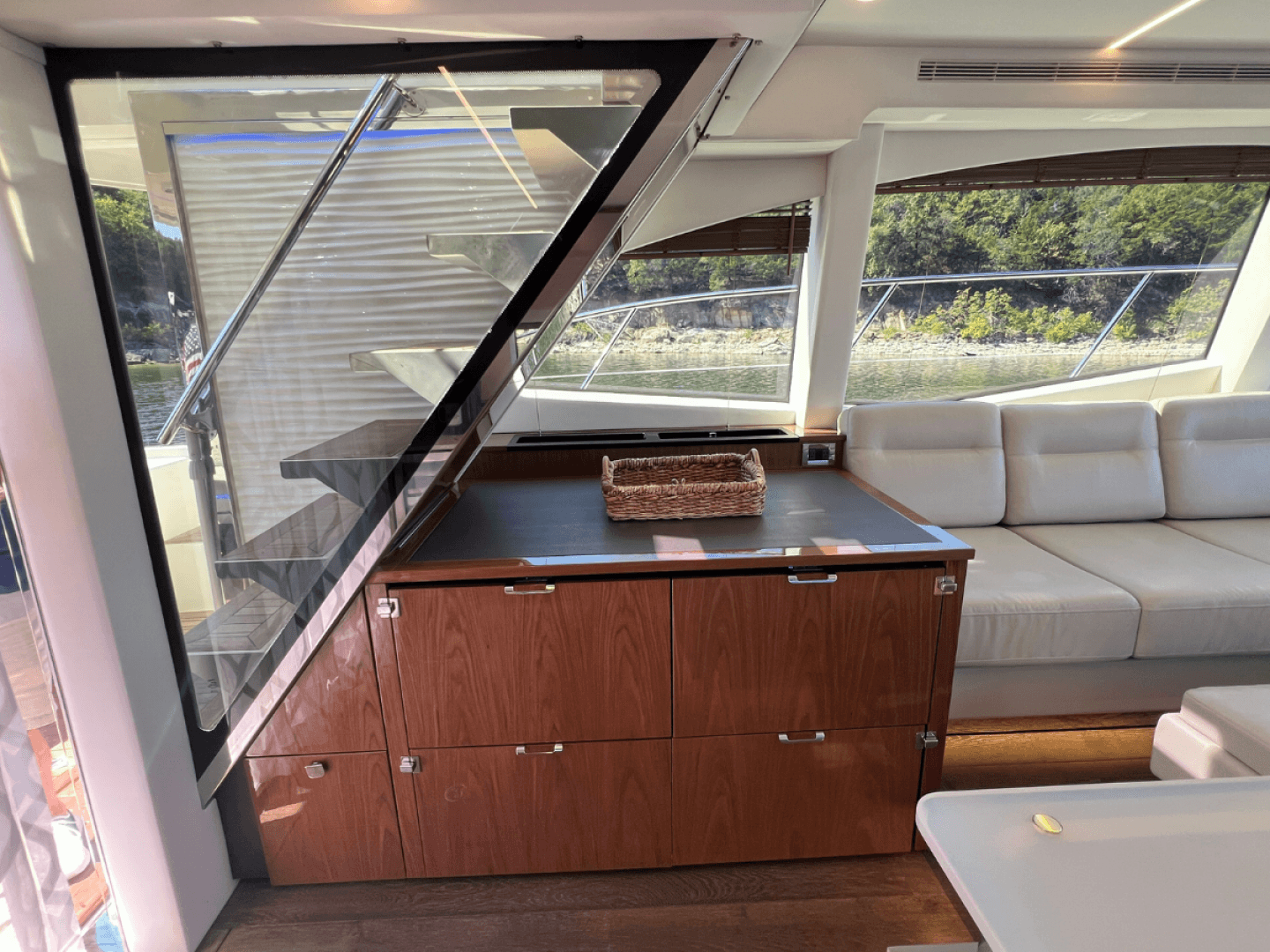 2018 Sea Ray FLY 520