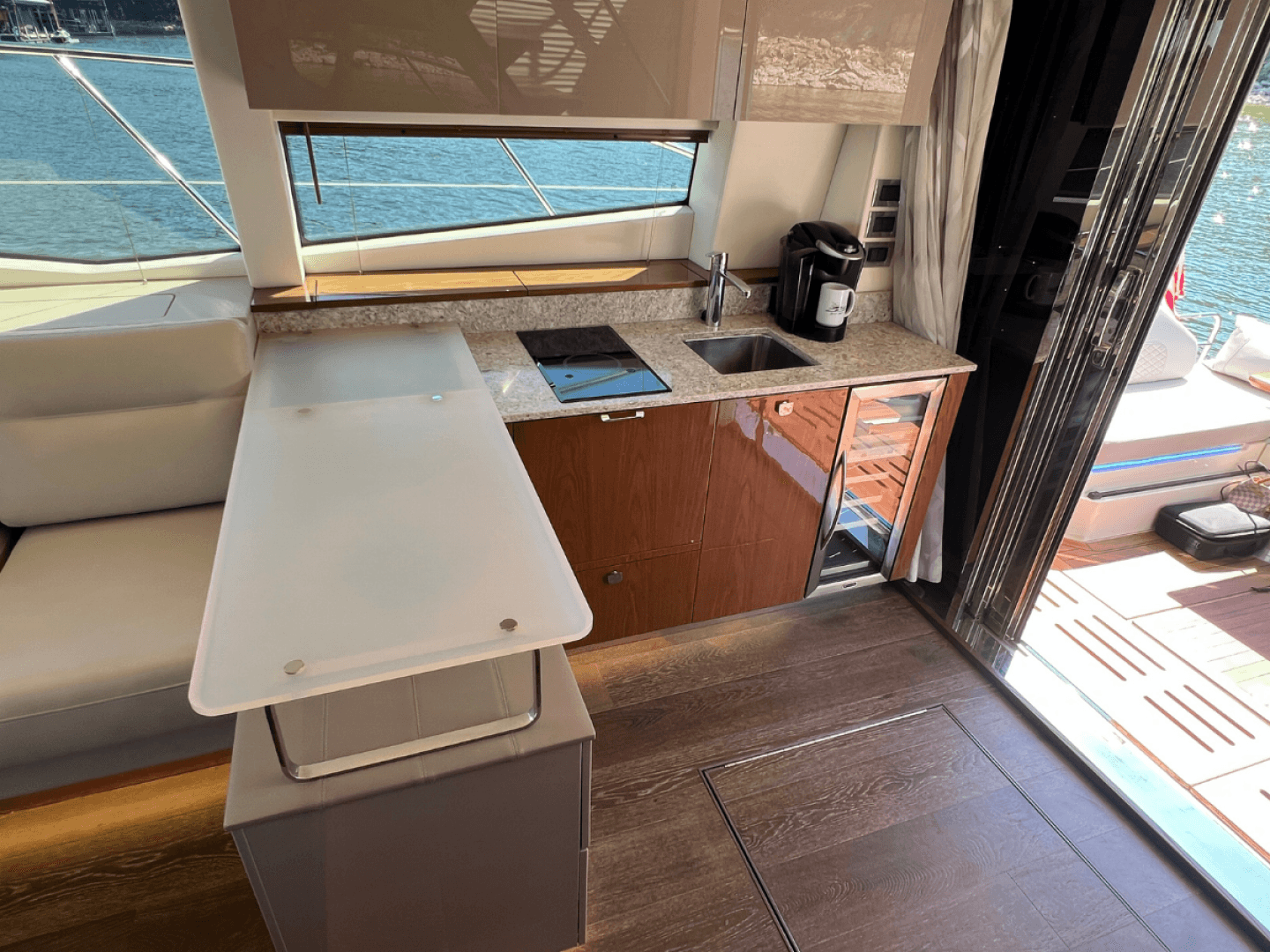 2018 Sea Ray FLY 520