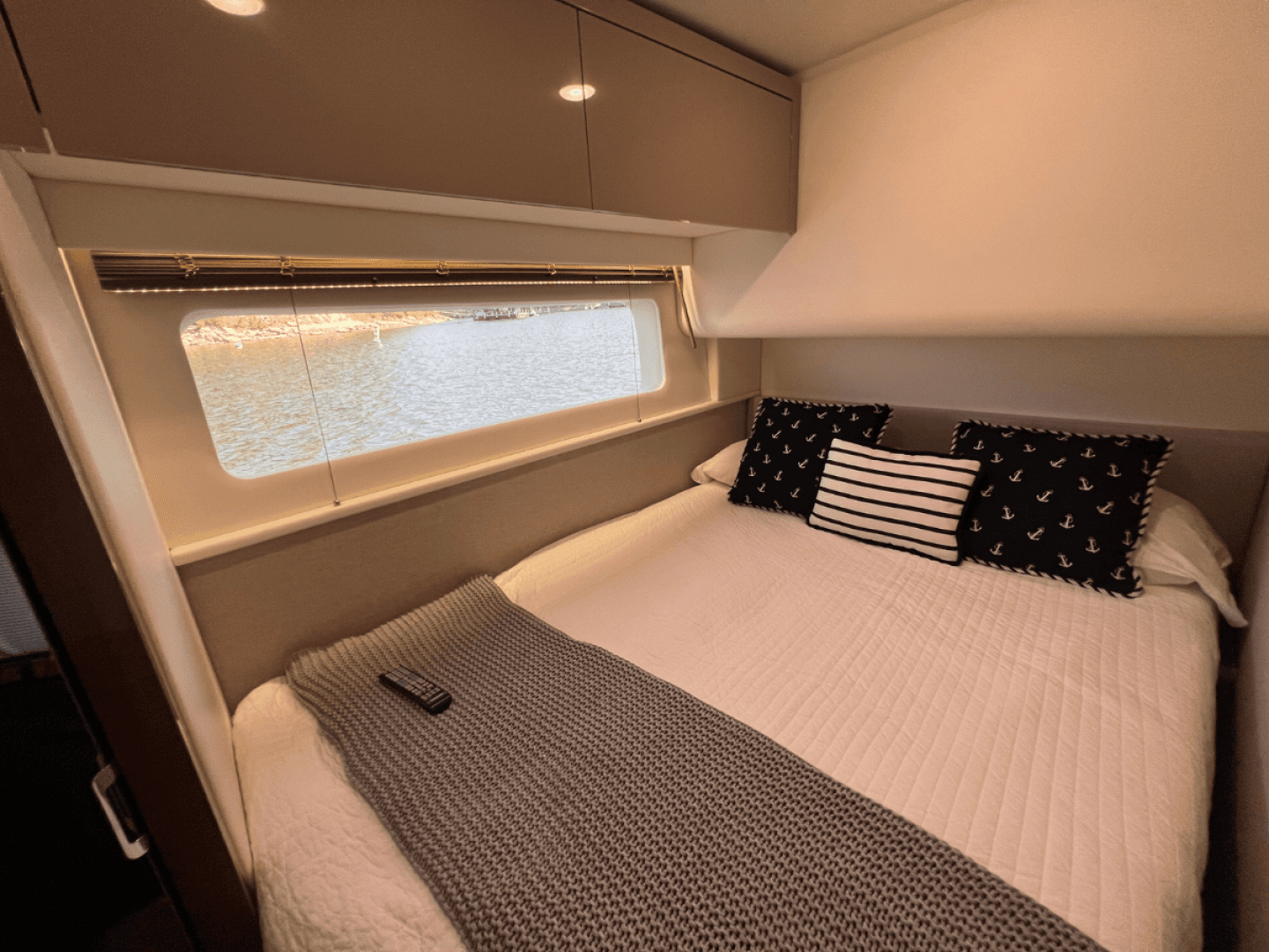2018 Sea Ray FLY 520