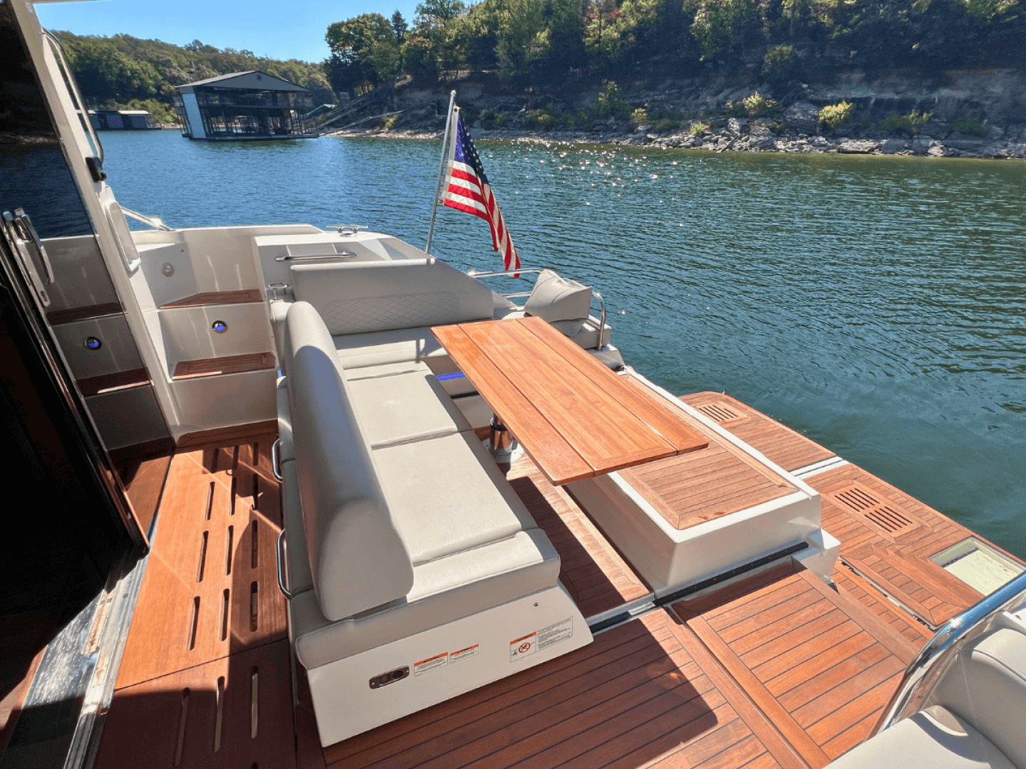 2018 Sea Ray FLY 520