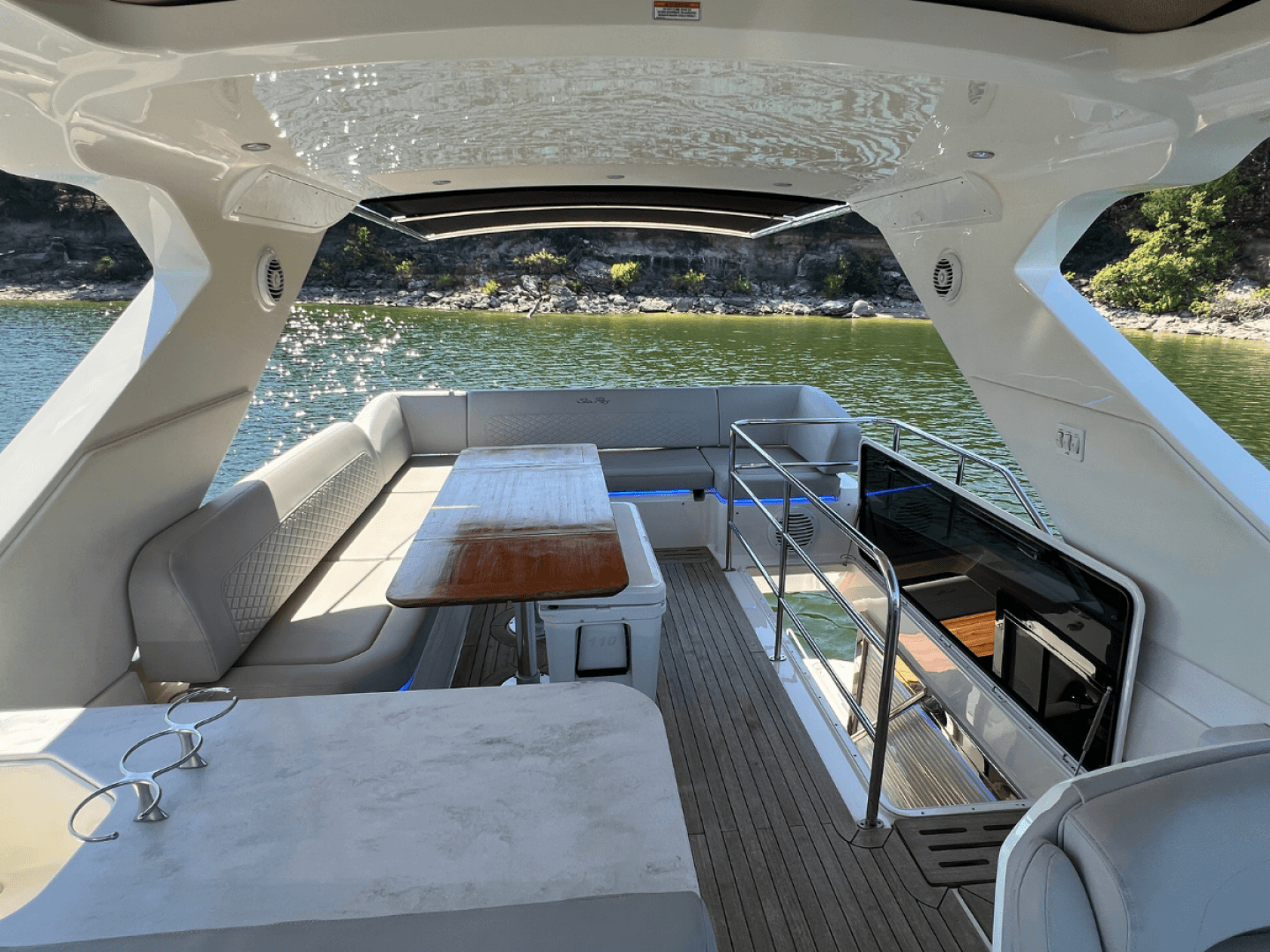 2018 Sea Ray FLY 520