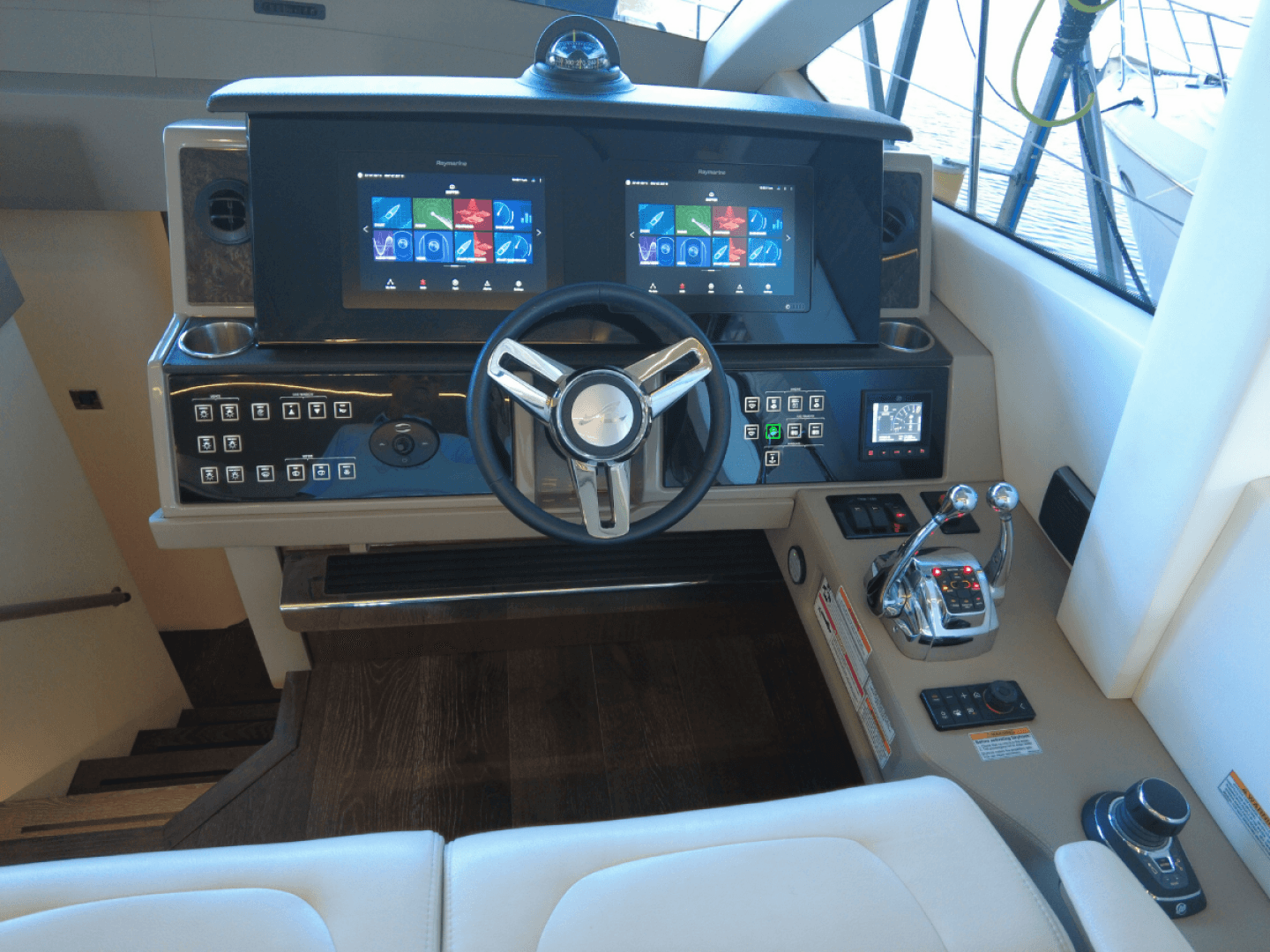2018 Sea Ray FLY 520
