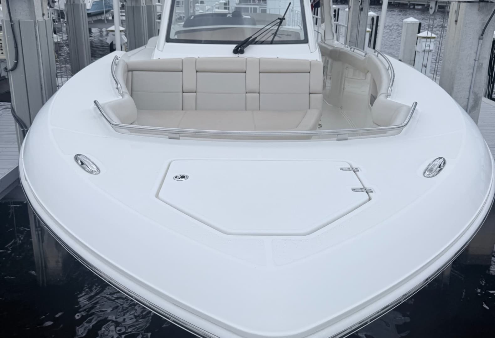 2023 Boston Whaler 350 Realm