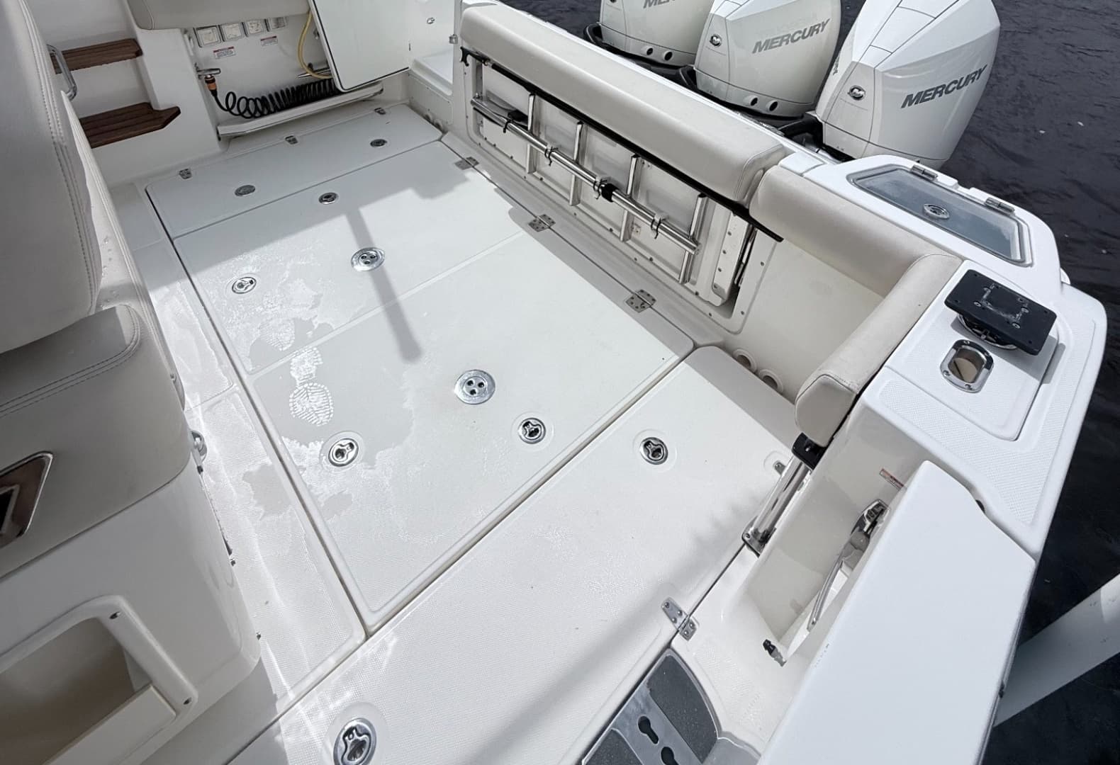 2023 Boston Whaler 350 Realm