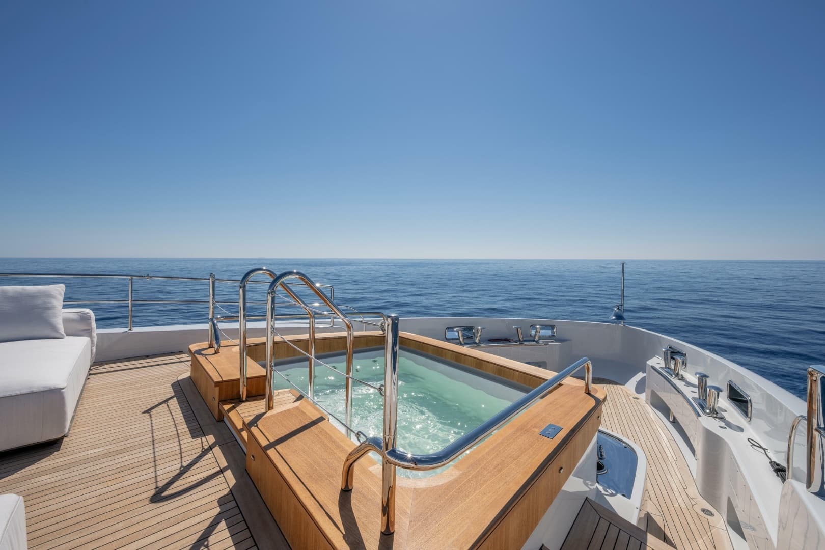 Bow Spa Tub