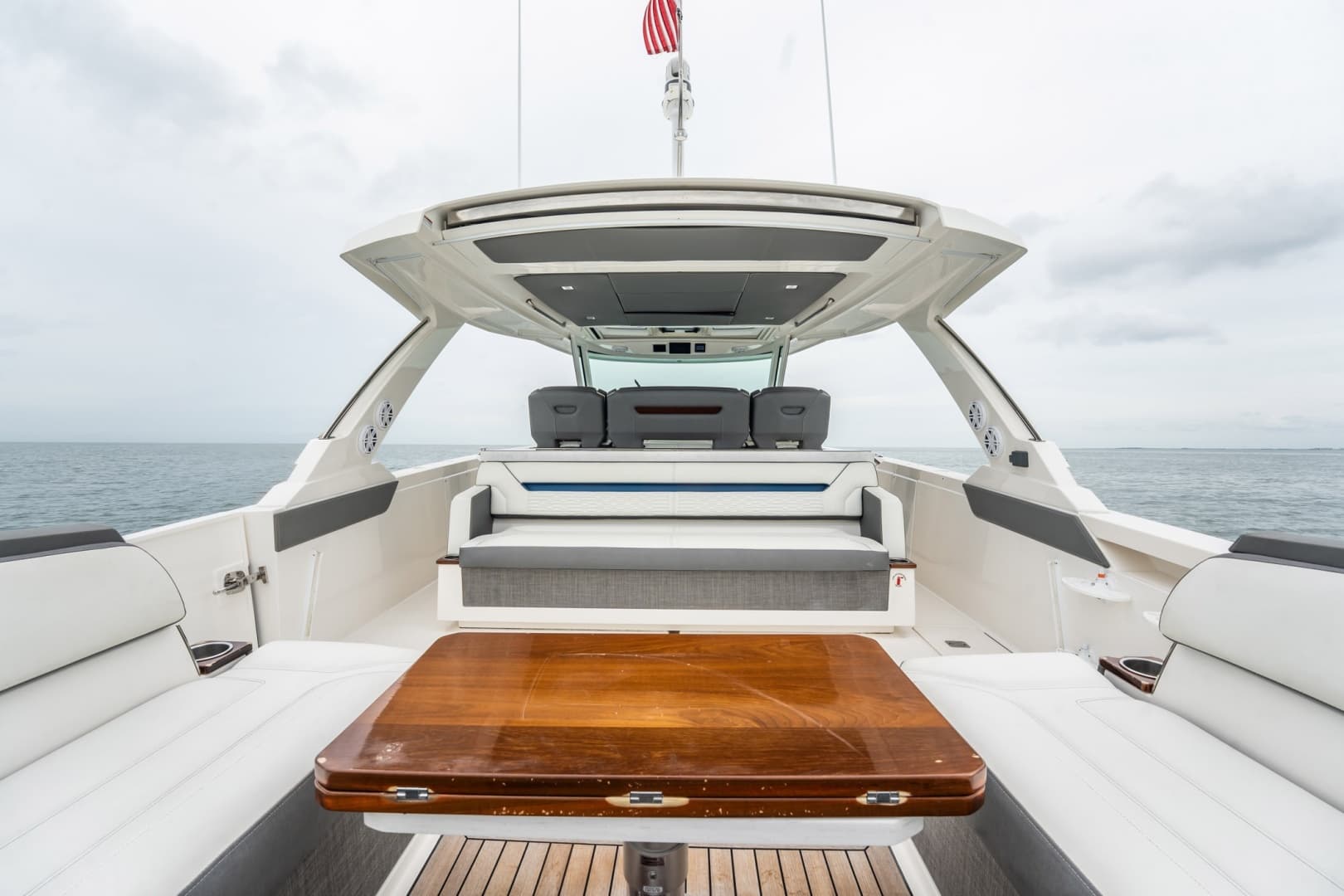 2021 Tiara Sport 43 LS