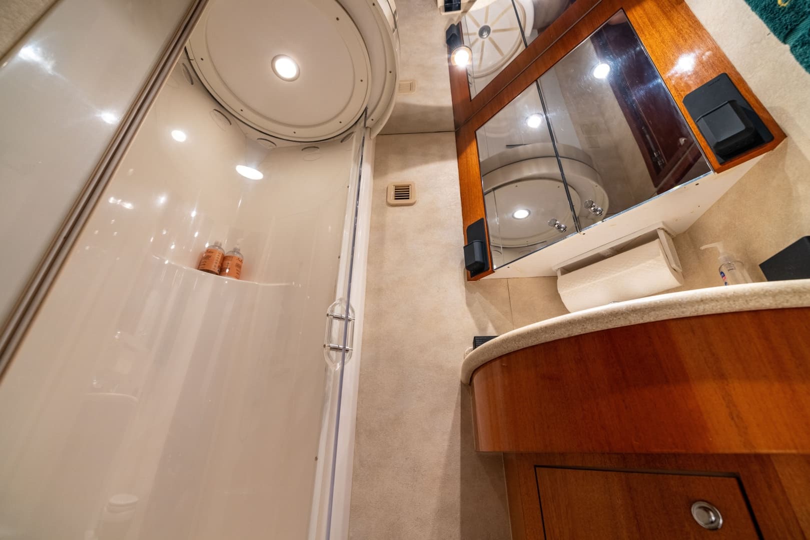 2005 Hatteras 80 Motor Yacht
