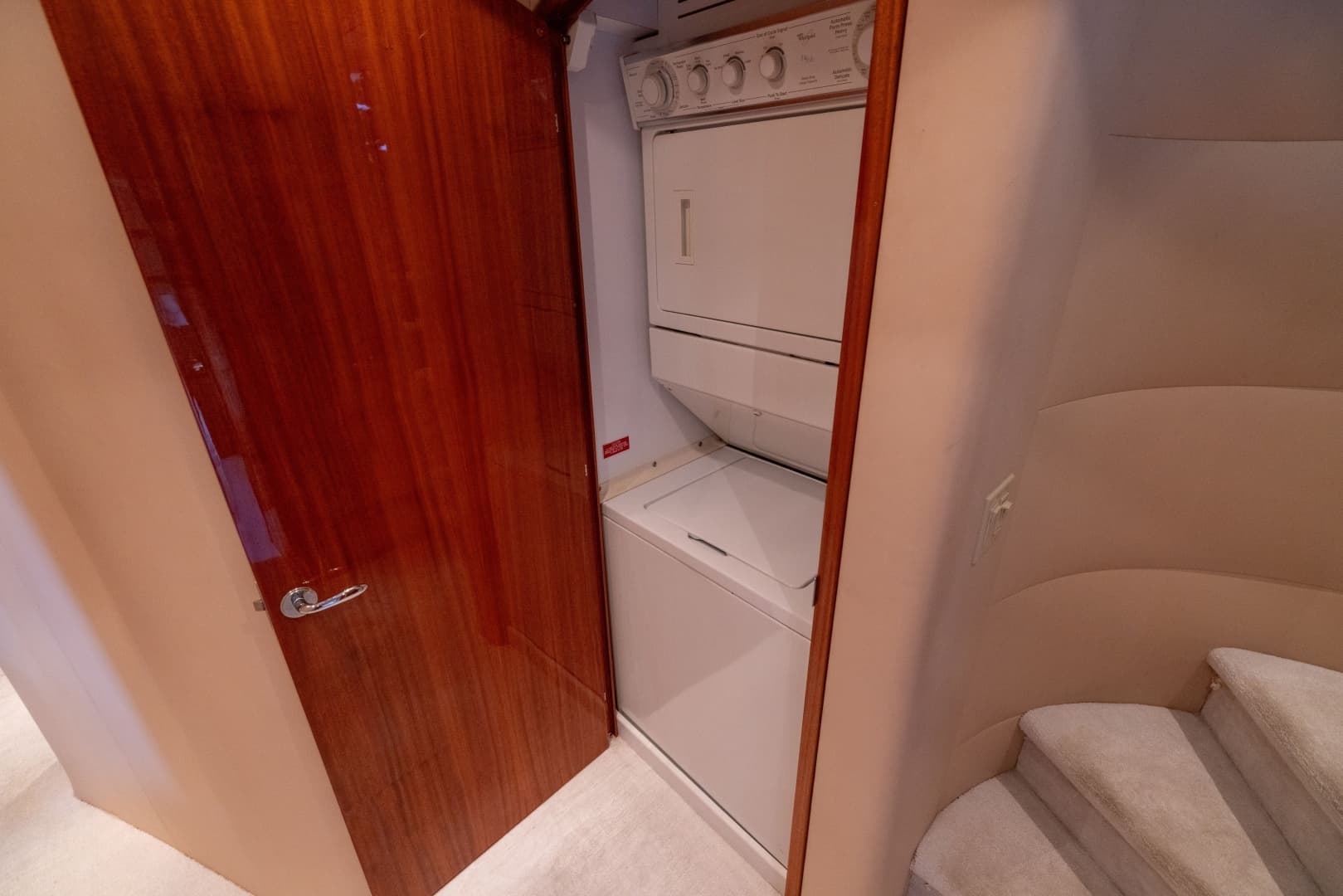 2005 Hatteras 80 Motor Yacht