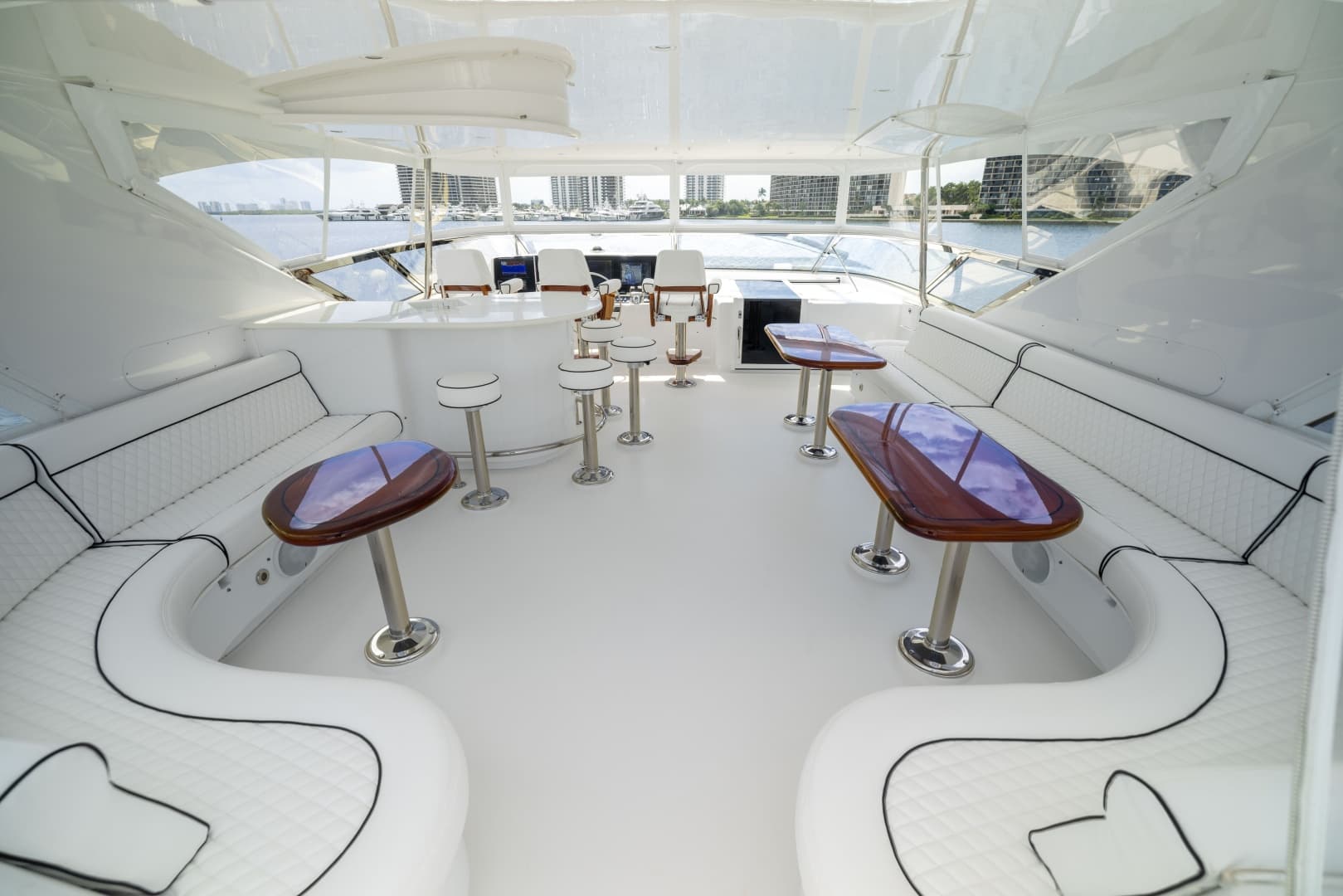 2005 Hatteras 80 Motor Yacht