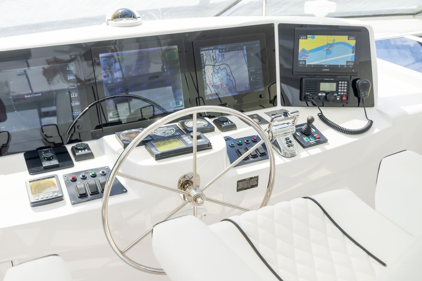 2005 Hatteras 80 Motor Yacht