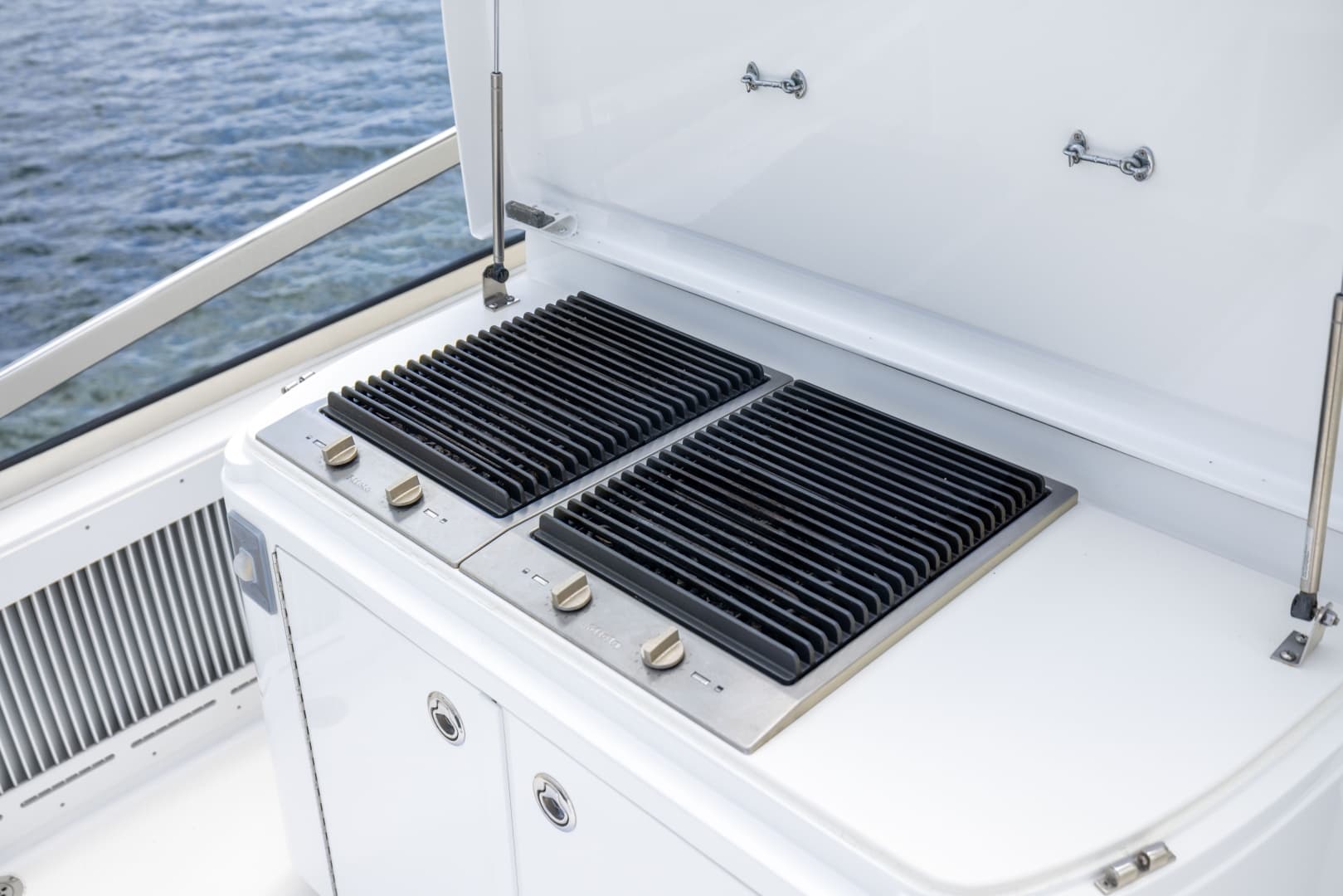 2005 Hatteras 80 Motor Yacht