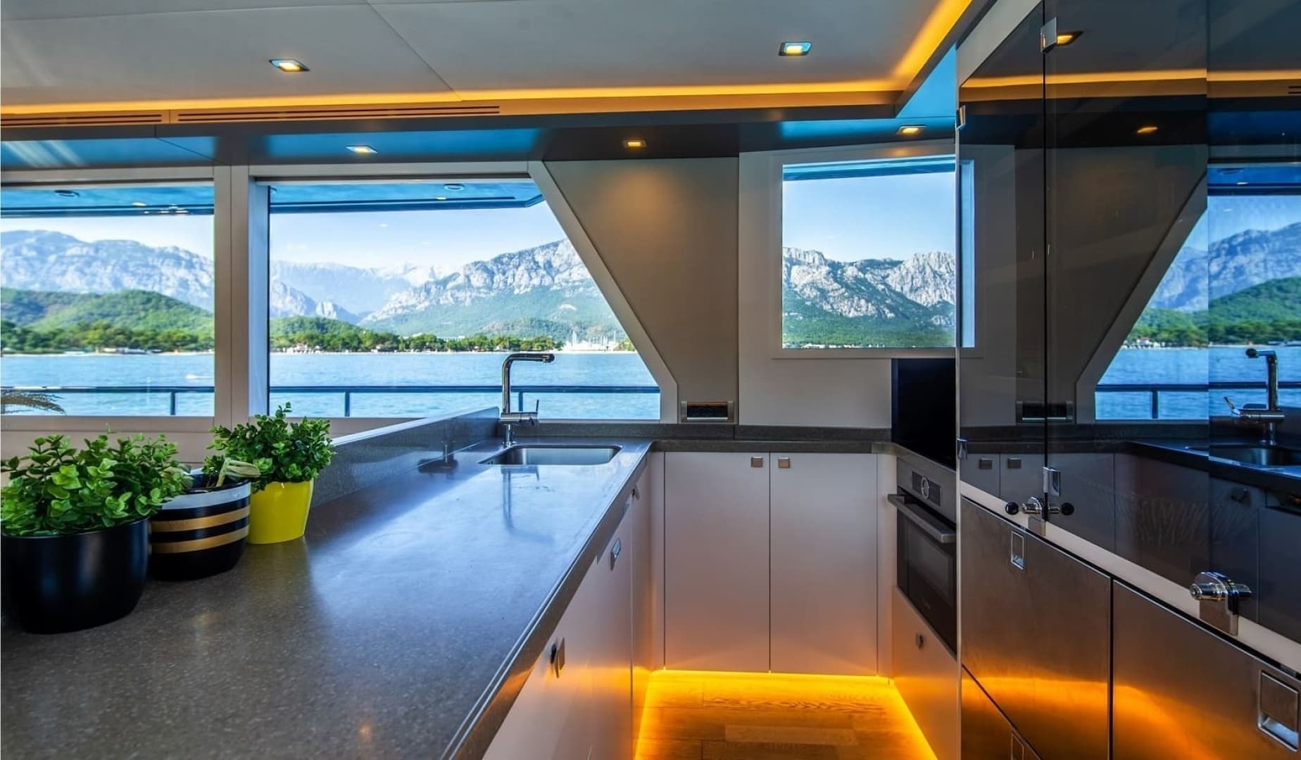 2019 Bering Steel Expedition Yacht