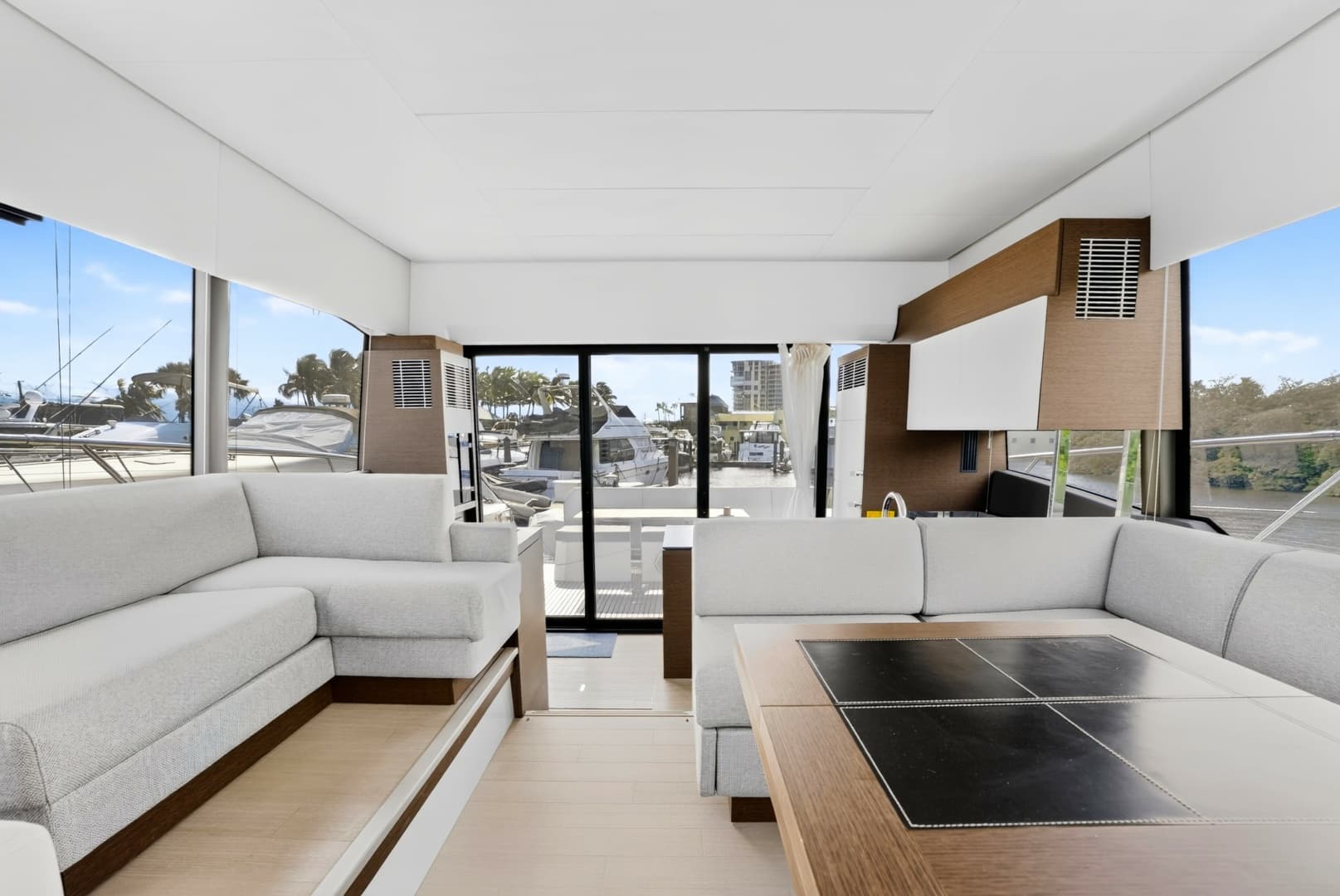 2019 Prestige 520S