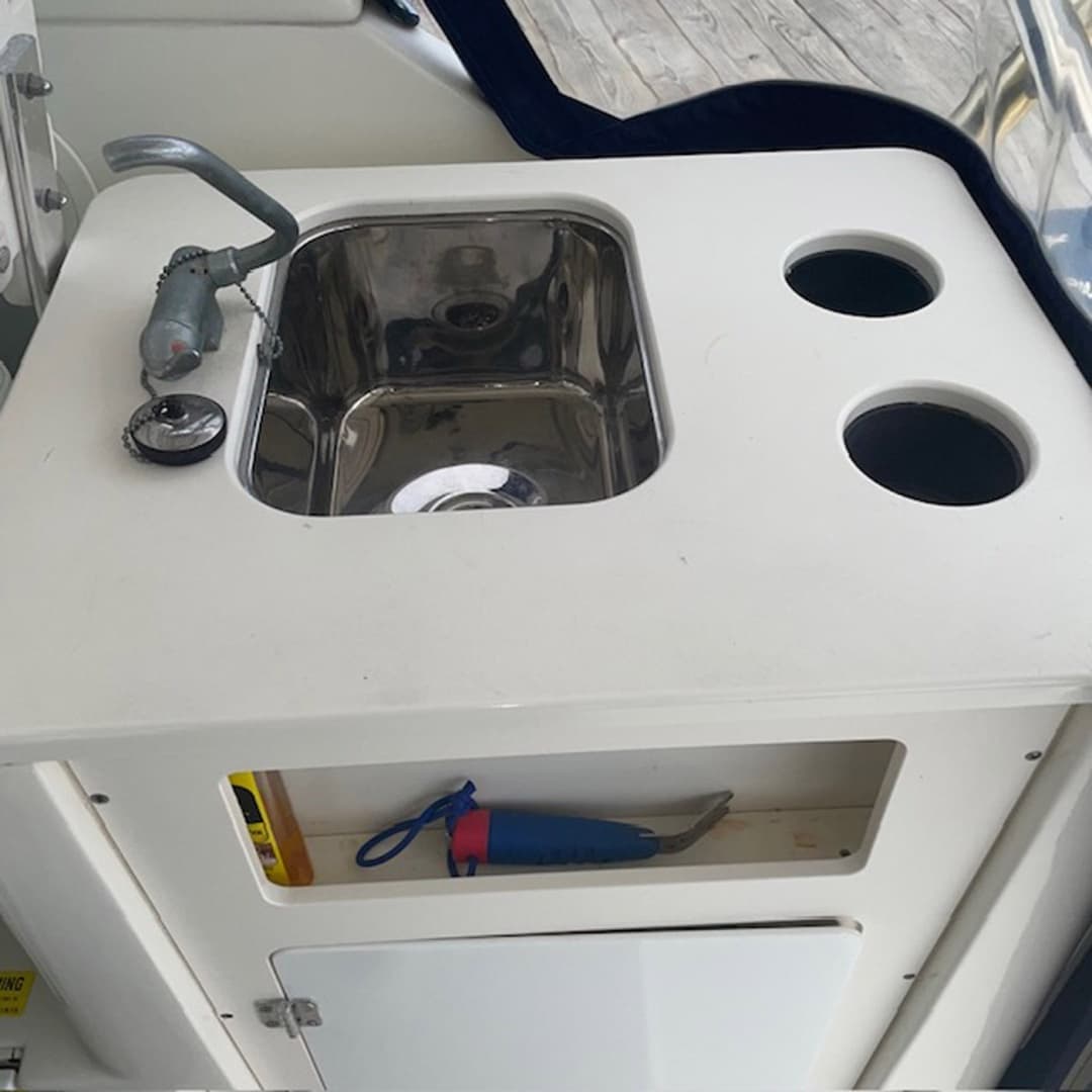 2005 Pursuit 3370 Offshore