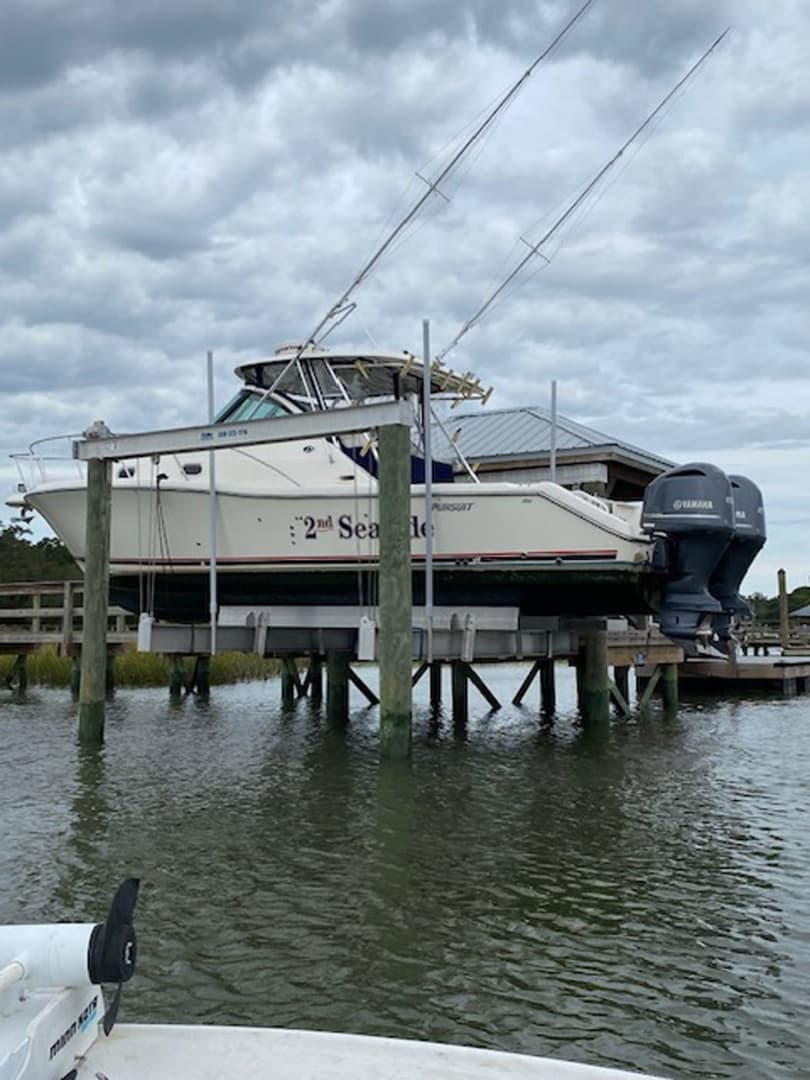 2005 Pursuit 3370 Offshore