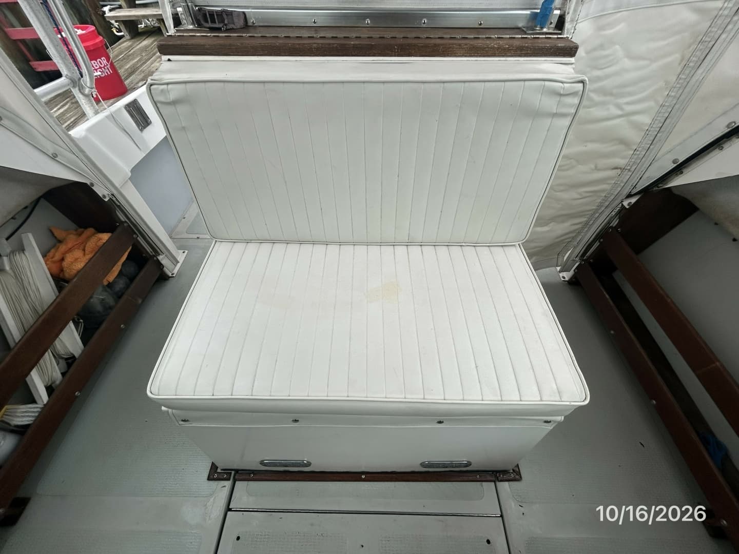 26' Shamrock helm aft seating