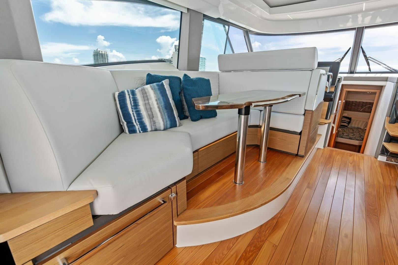 2024 Tiara Yachts 48 LE