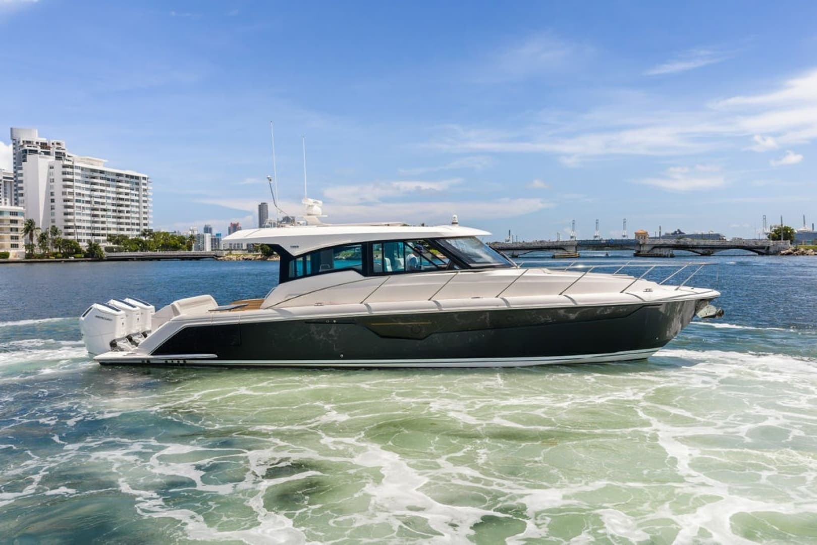 2024 Tiara Yachts 48 LE