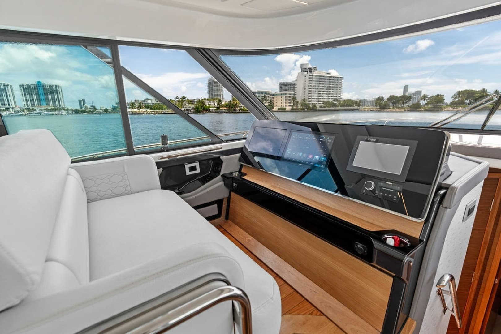 2024 Tiara Yachts 48 LE